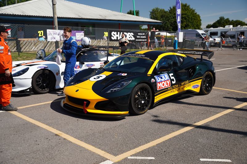 Hilton & Moss win at Castle Combe