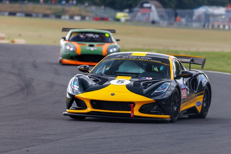 Hilton & Moss win at Castle Combe