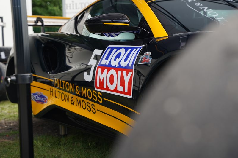 Hilton & Moss win at Castle Combe