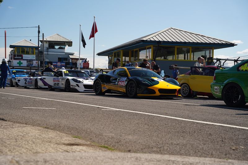 Hilton & Moss win at Castle Combe
