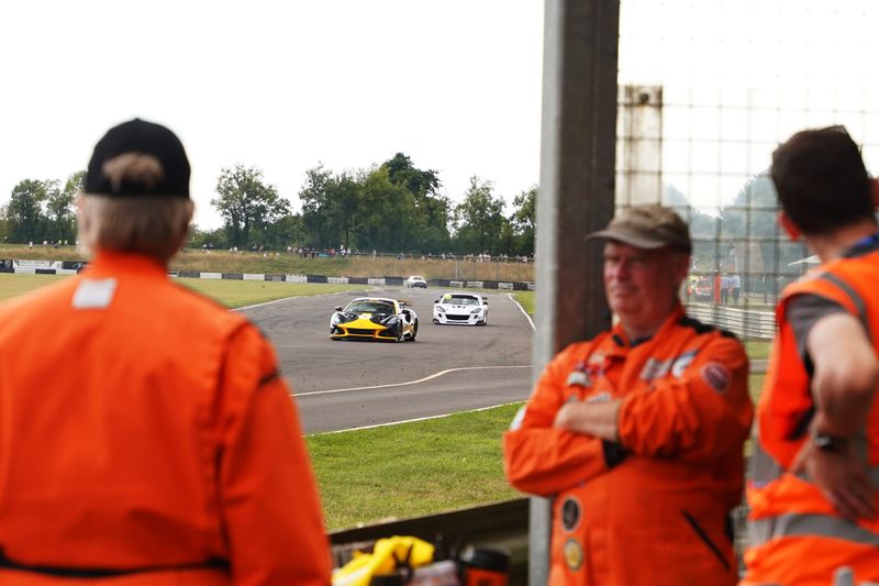 Hilton & Moss win at Castle Combe
