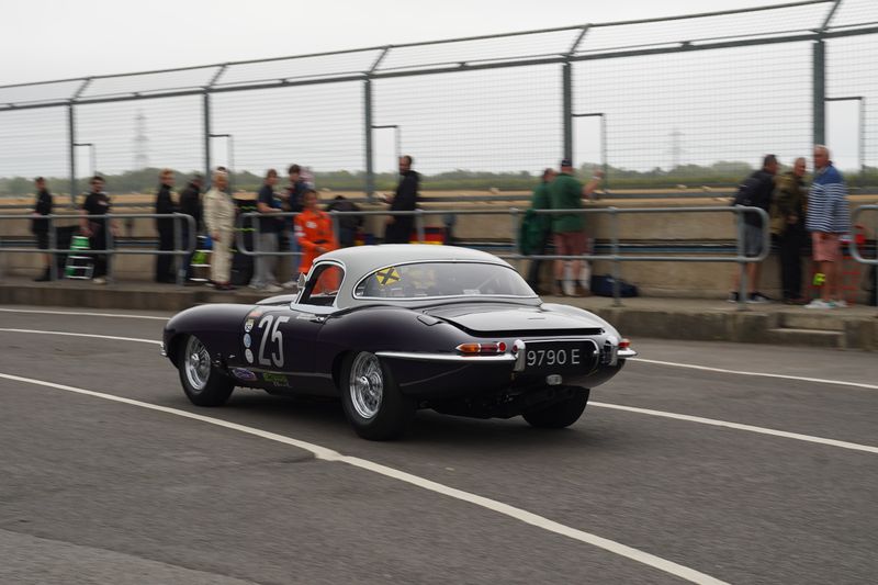 Hilton & Moss win at Castle Combe