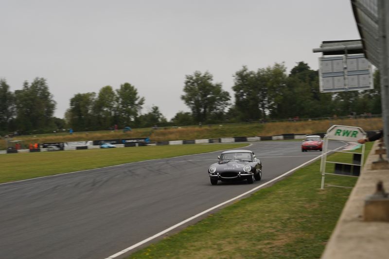 Hilton & Moss win at Castle Combe