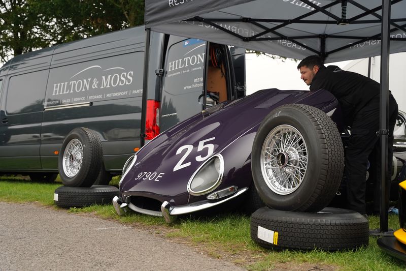 Hilton & Moss win at Castle Combe