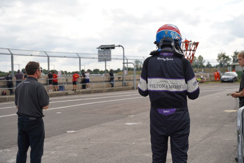 Hilton & Moss win at Castle Combe