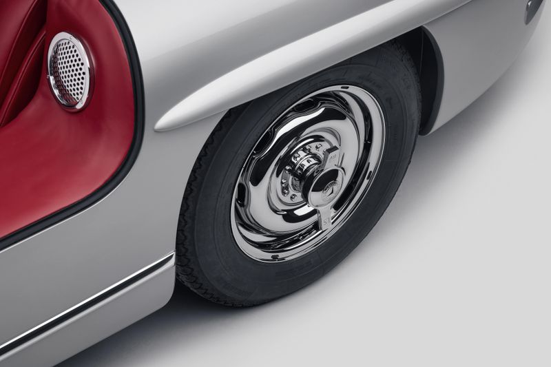 INTRODUCING THE RESTORED 1956 MERCEDES-BENZ W198 300SL GULLWING