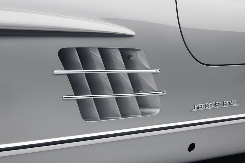 INTRODUCING THE RESTORED 1956 MERCEDES-BENZ W198 300SL GULLWING