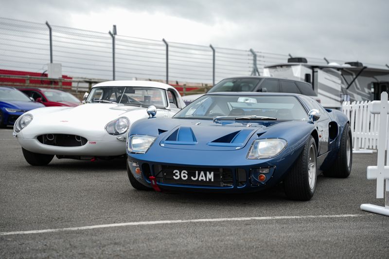 Hilton & Moss Take to the Track at Donington Park for the Supercar Driver Season Opener