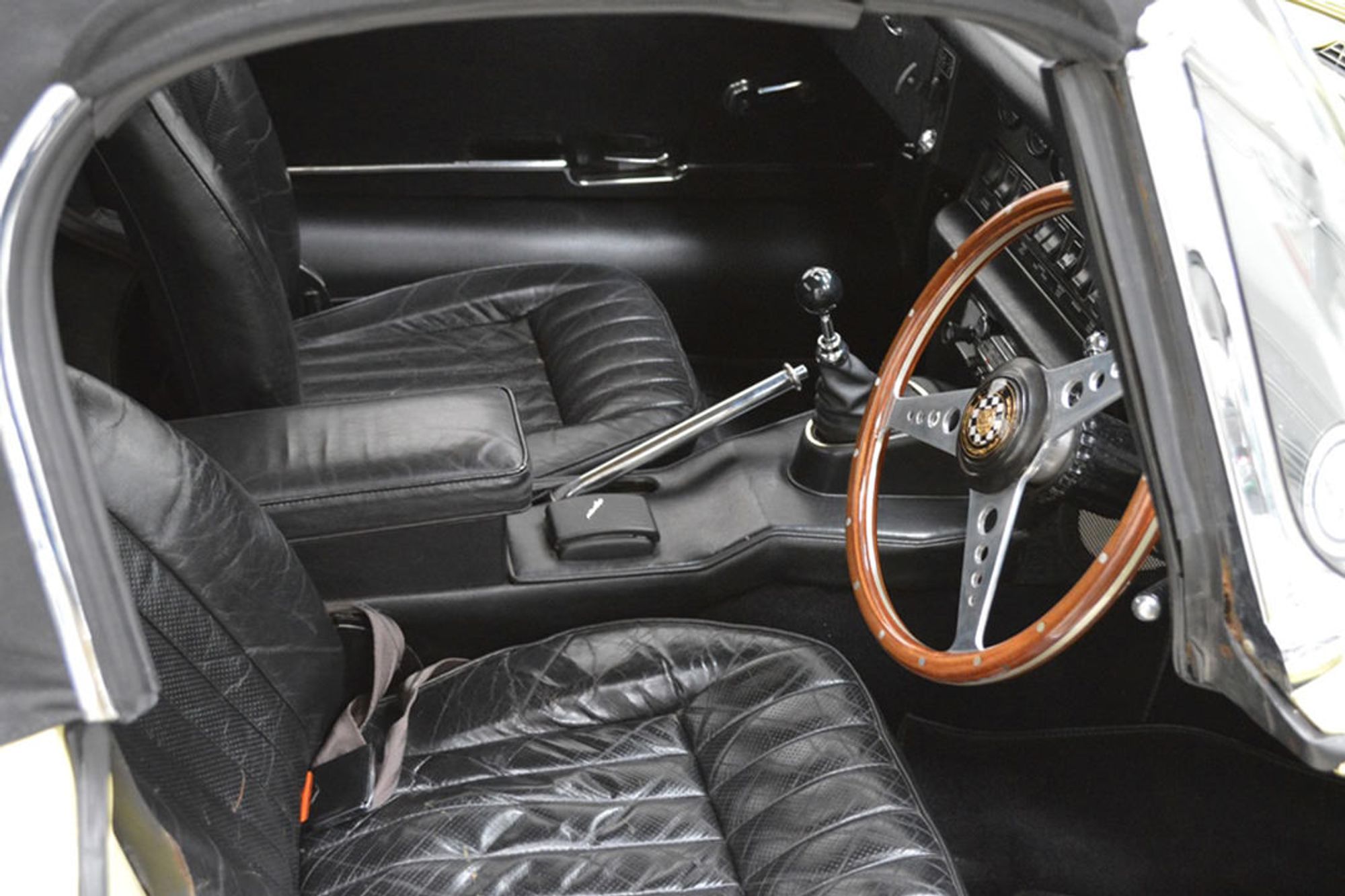 JAGUAR E-TYPE 4.2 ROADSTER Restoration