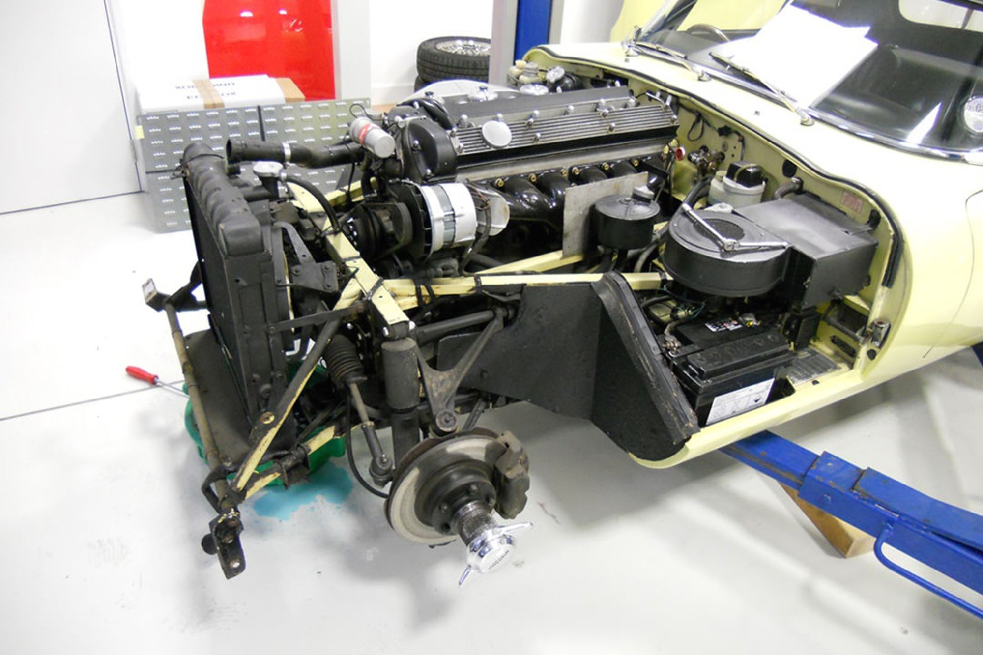 JAGUAR E-TYPE 4.2 ROADSTER Restoration