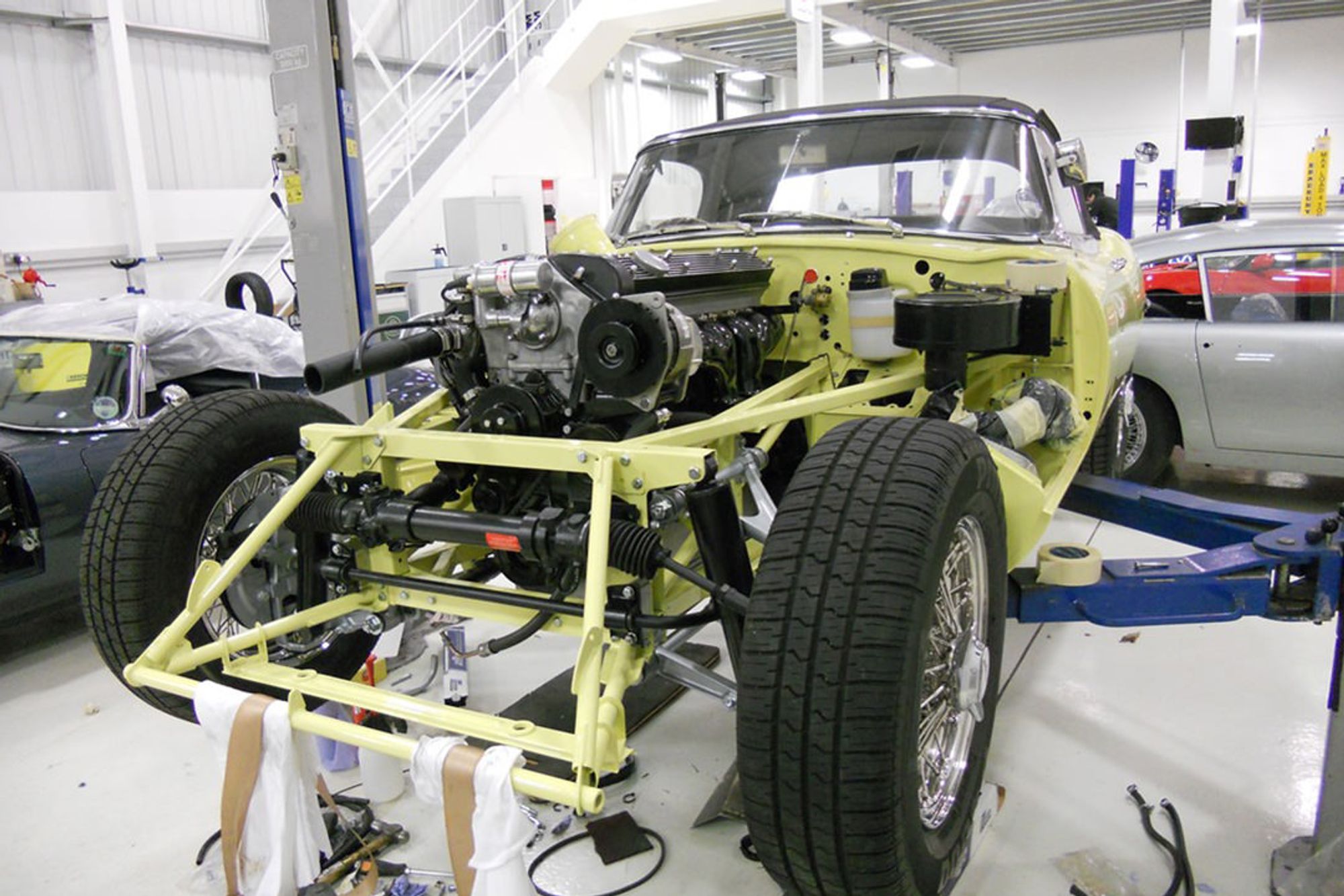 JAGUAR E-TYPE 4.2 ROADSTER Restoration