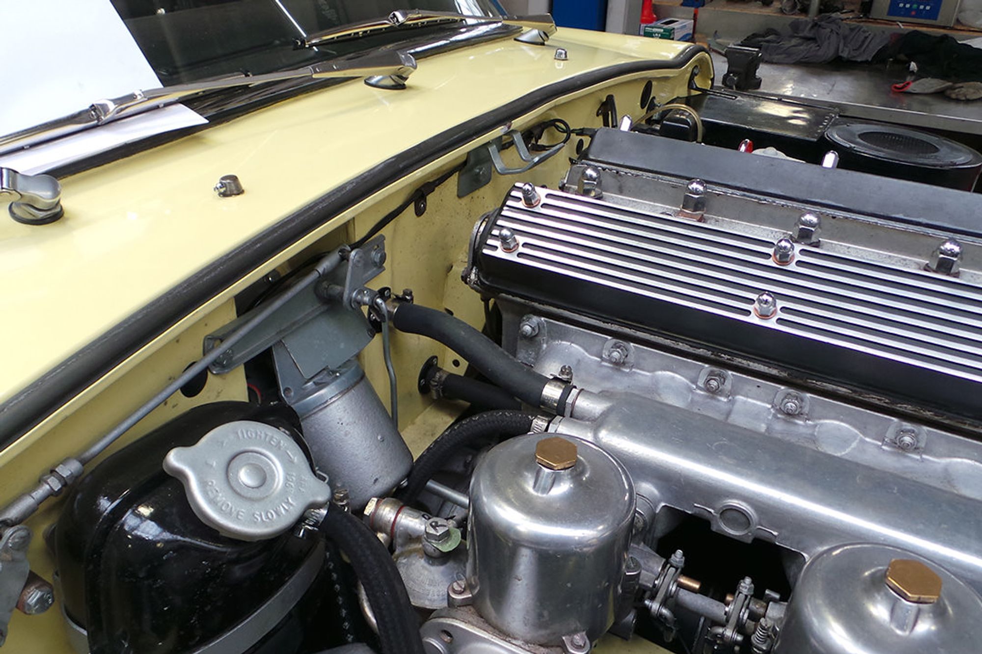 JAGUAR E-TYPE 4.2 ROADSTER Restoration