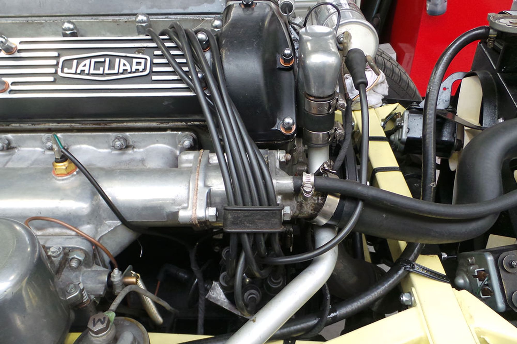 JAGUAR E-TYPE 4.2 ROADSTER Restoration