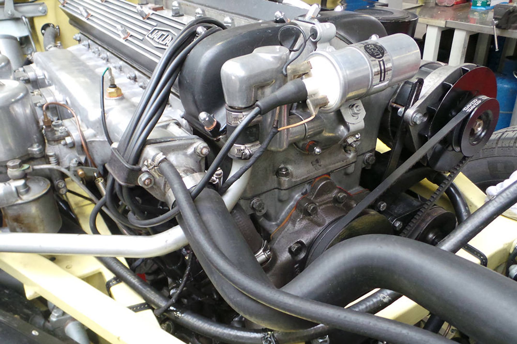 JAGUAR E-TYPE 4.2 ROADSTER Restoration