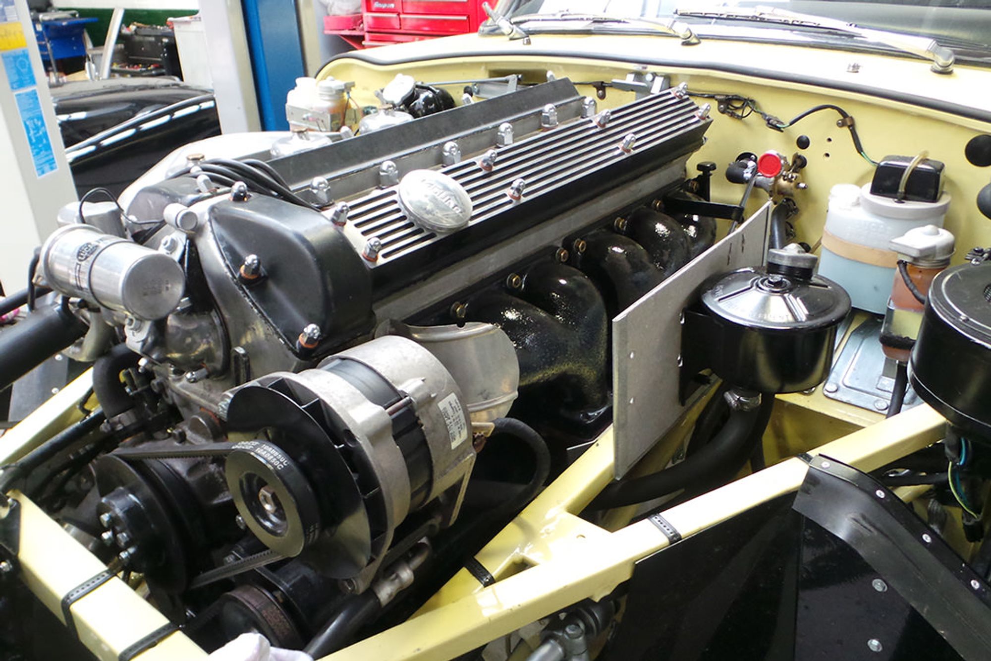 JAGUAR E-TYPE 4.2 ROADSTER Restoration