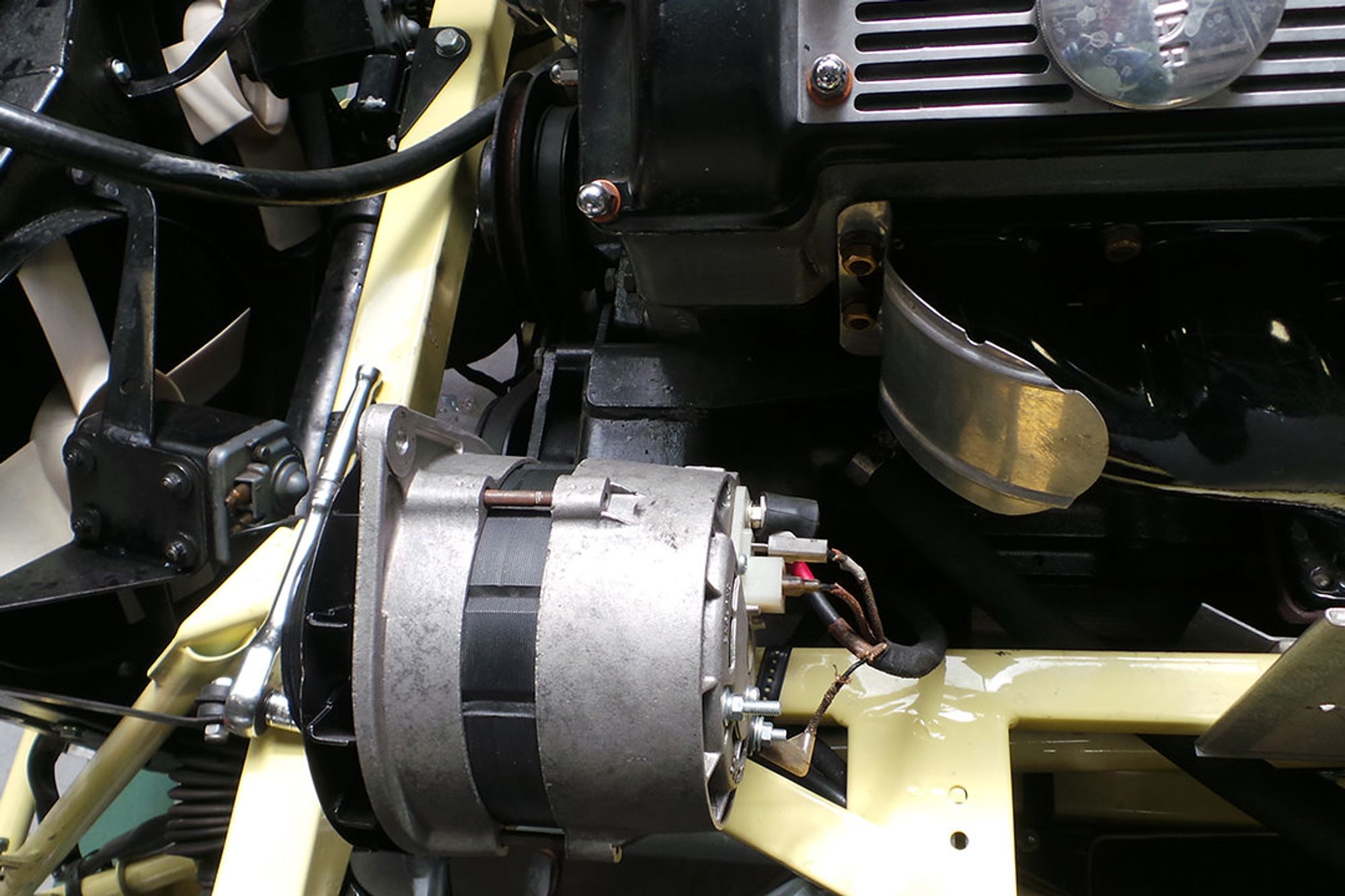 JAGUAR E-TYPE 4.2 ROADSTER Restoration