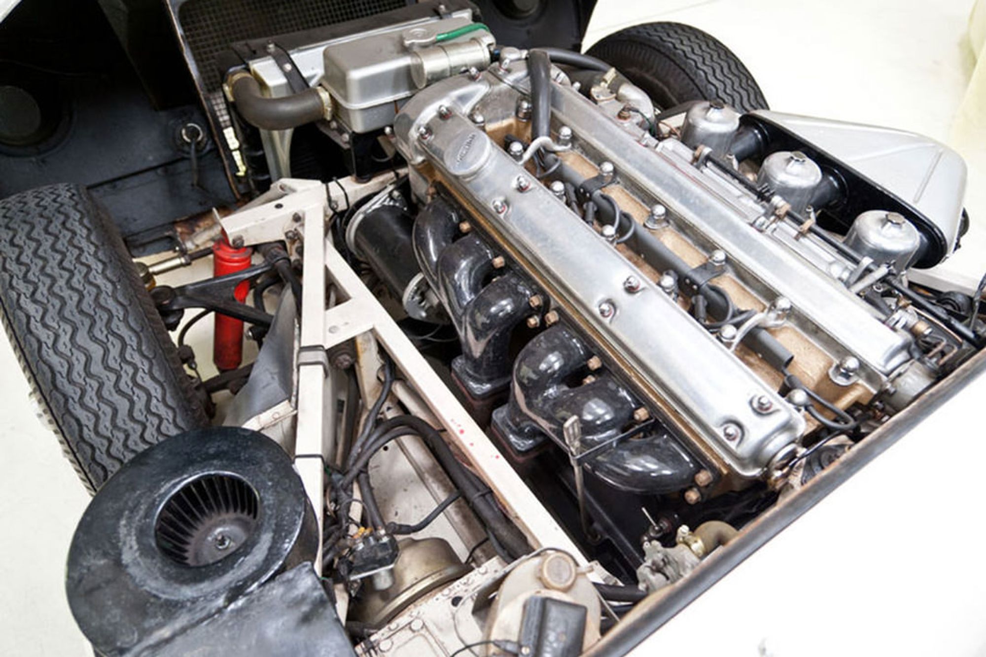 JAGUAR E-TYPE SERIES 1 ROADSTER Restoration