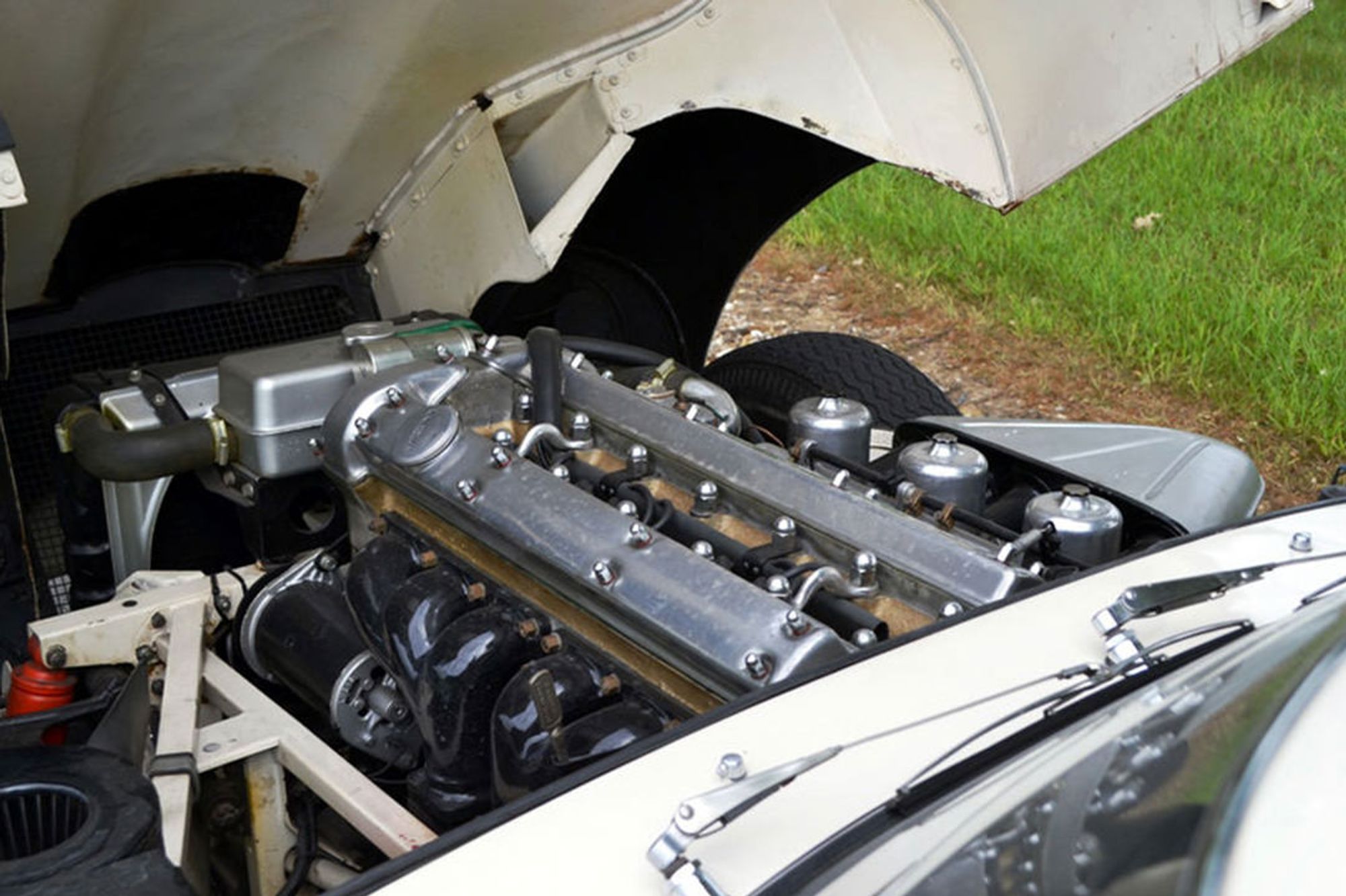 JAGUAR E-TYPE SERIES 1 ROADSTER Restoration