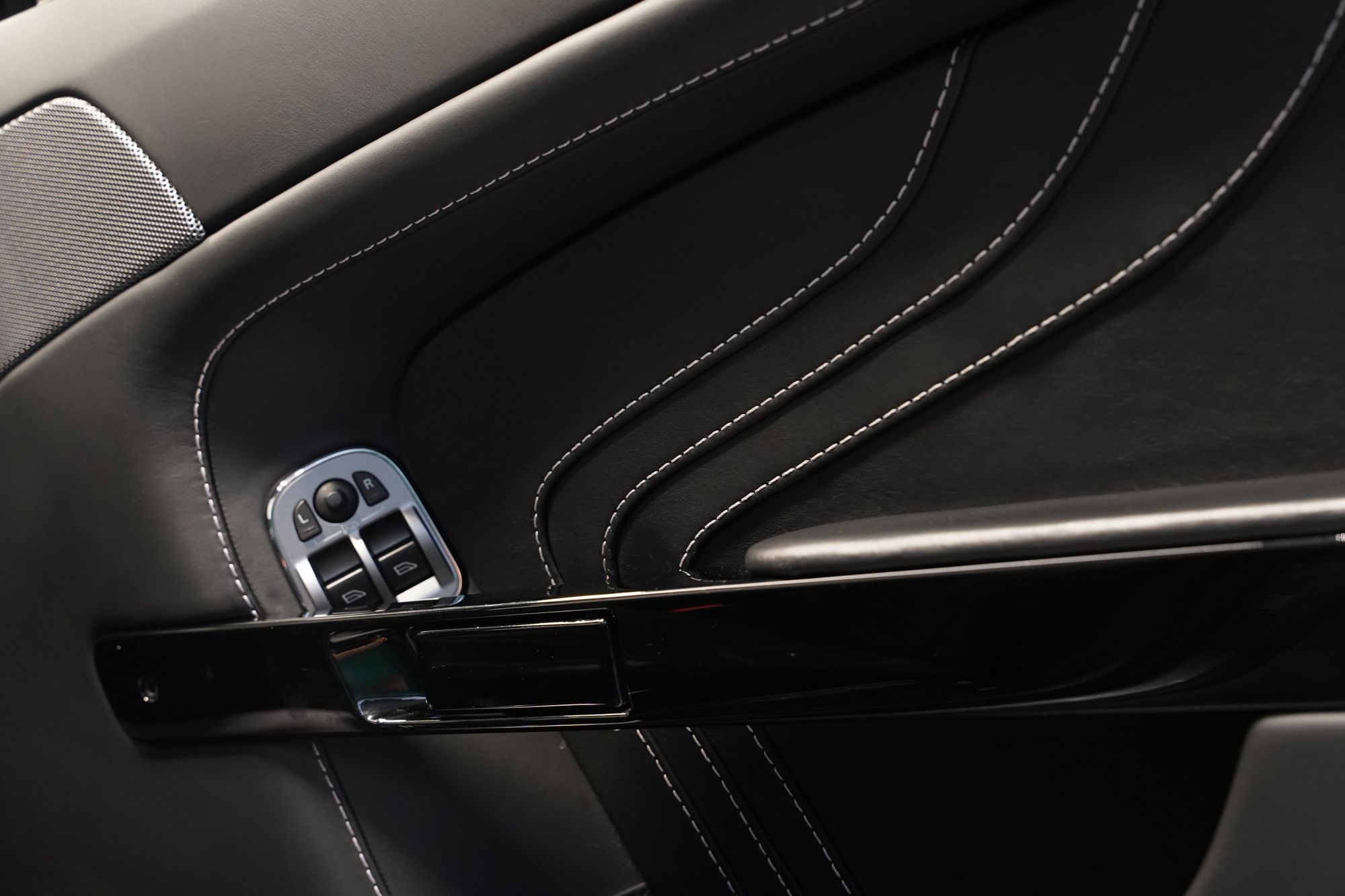 2012 Aston Martin V8 Vantage S Roadster