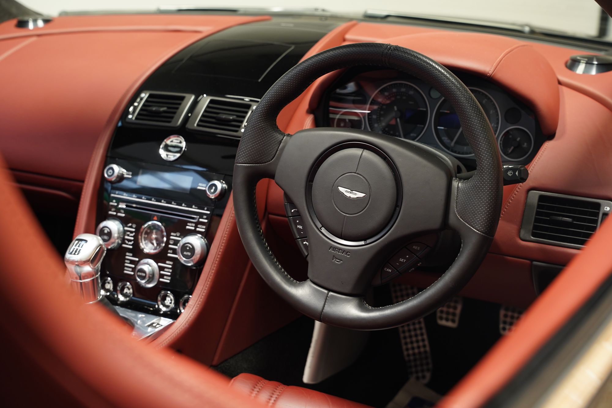 2013 Aston Martin V12 Vantage Roadster