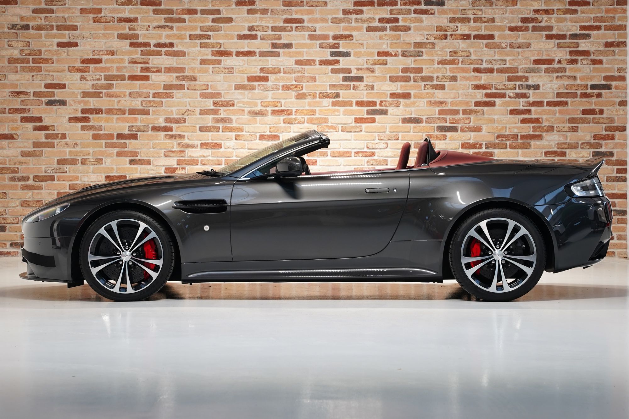 2013 Aston Martin V12 Vantage Roadster