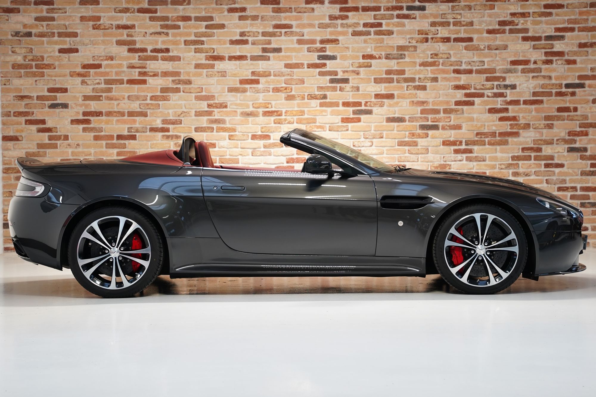 2013 Aston Martin V12 Vantage Roadster
