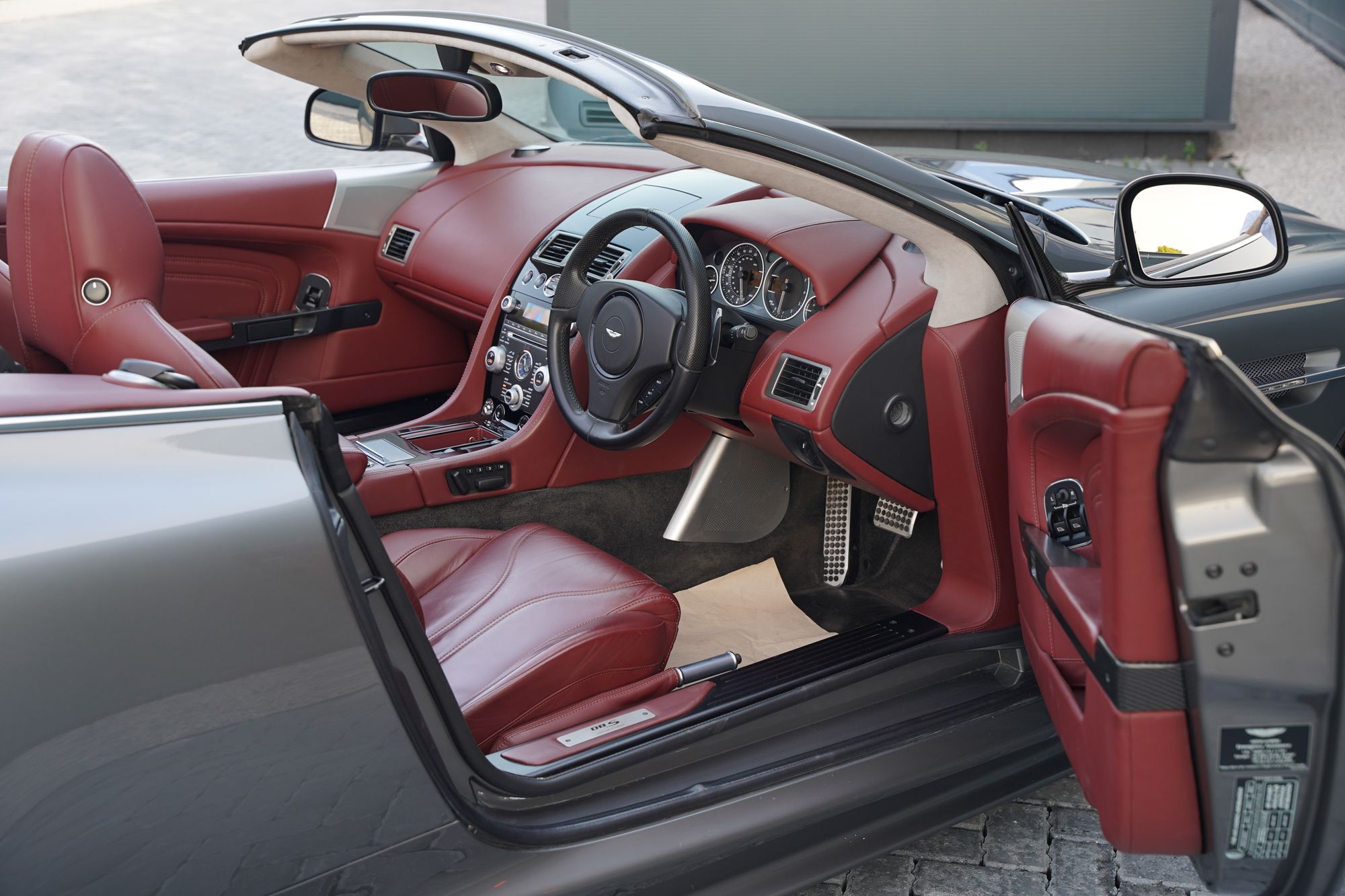 2011 Aston Martin DBS Volante