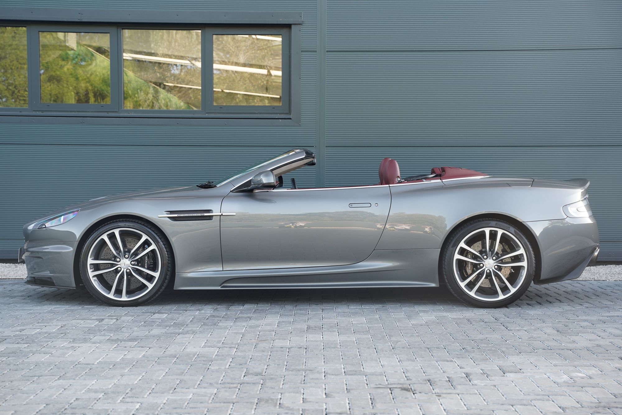 2011 Aston Martin DBS Volante