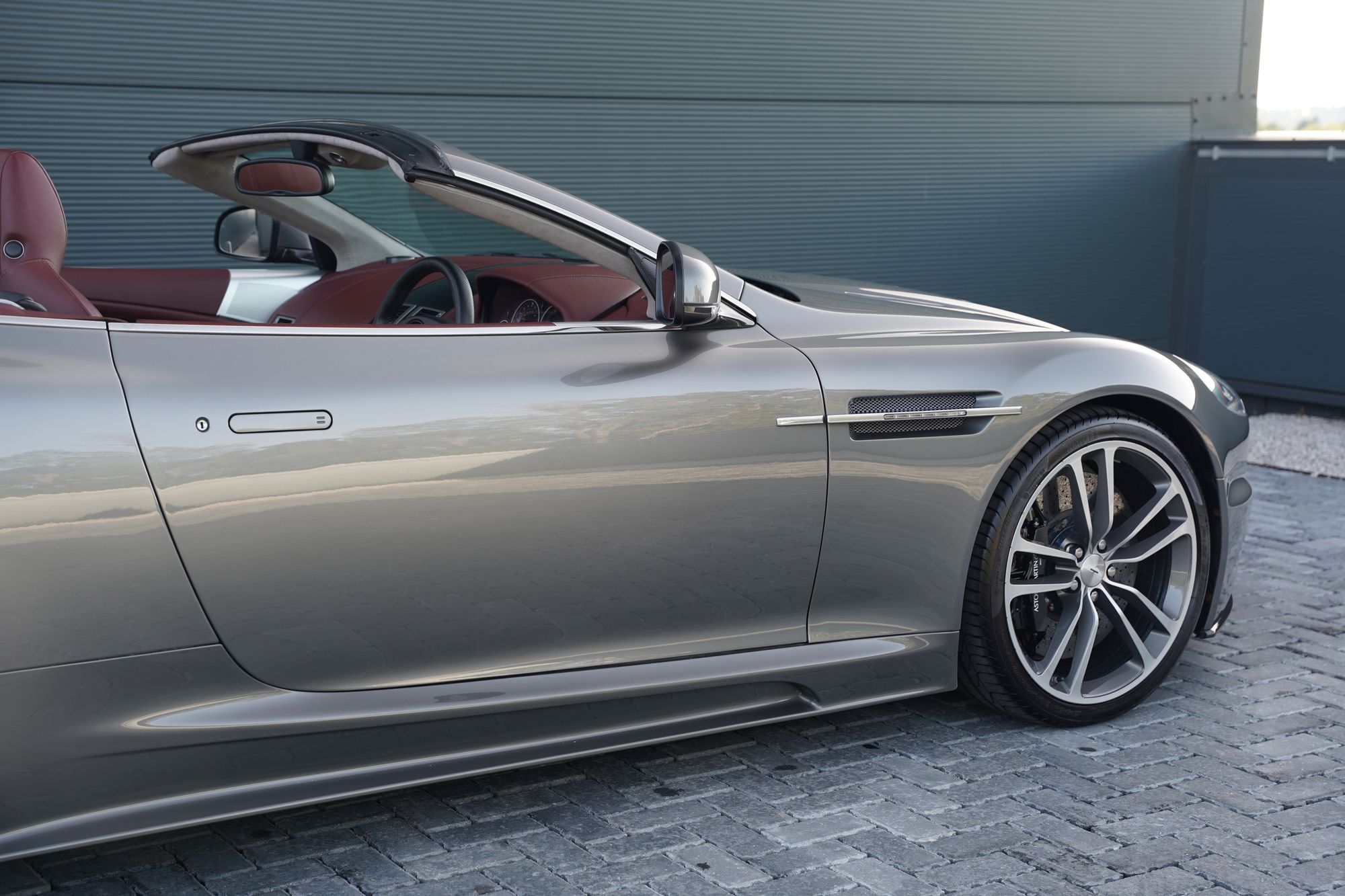 2011 Aston Martin DBS Volante