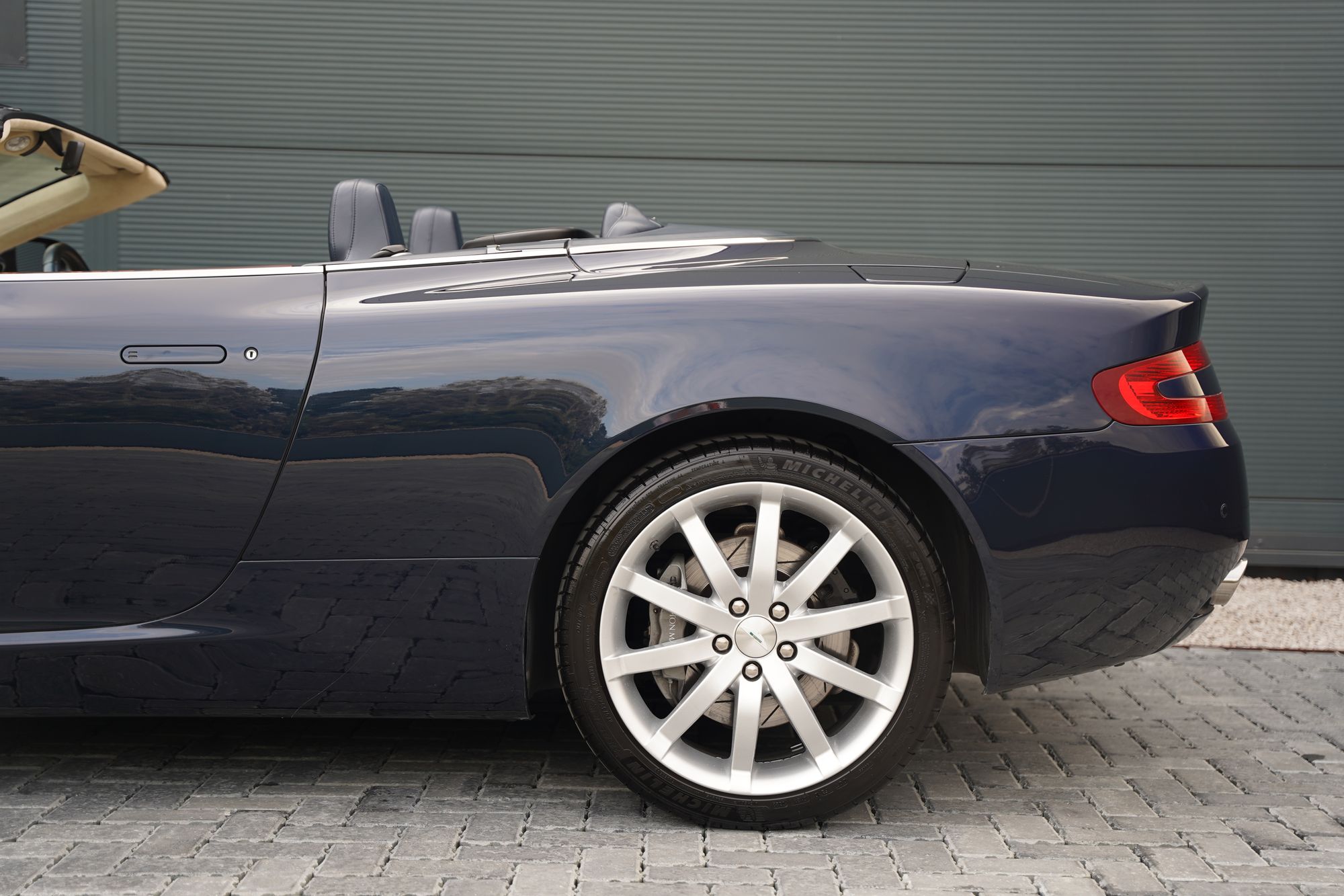 2006 Aston Martin DB9 Volante