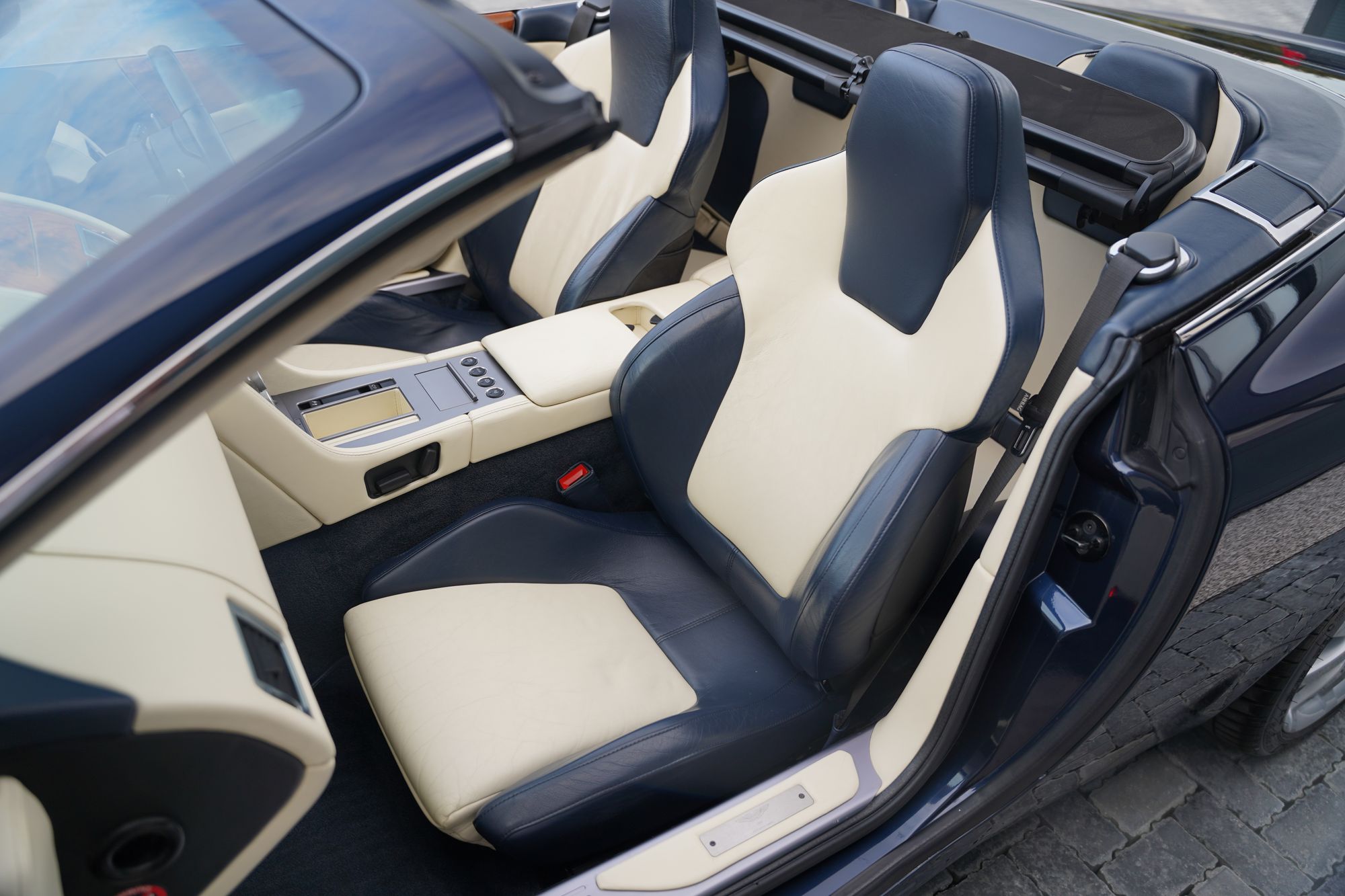 2006 Aston Martin DB9 Volante