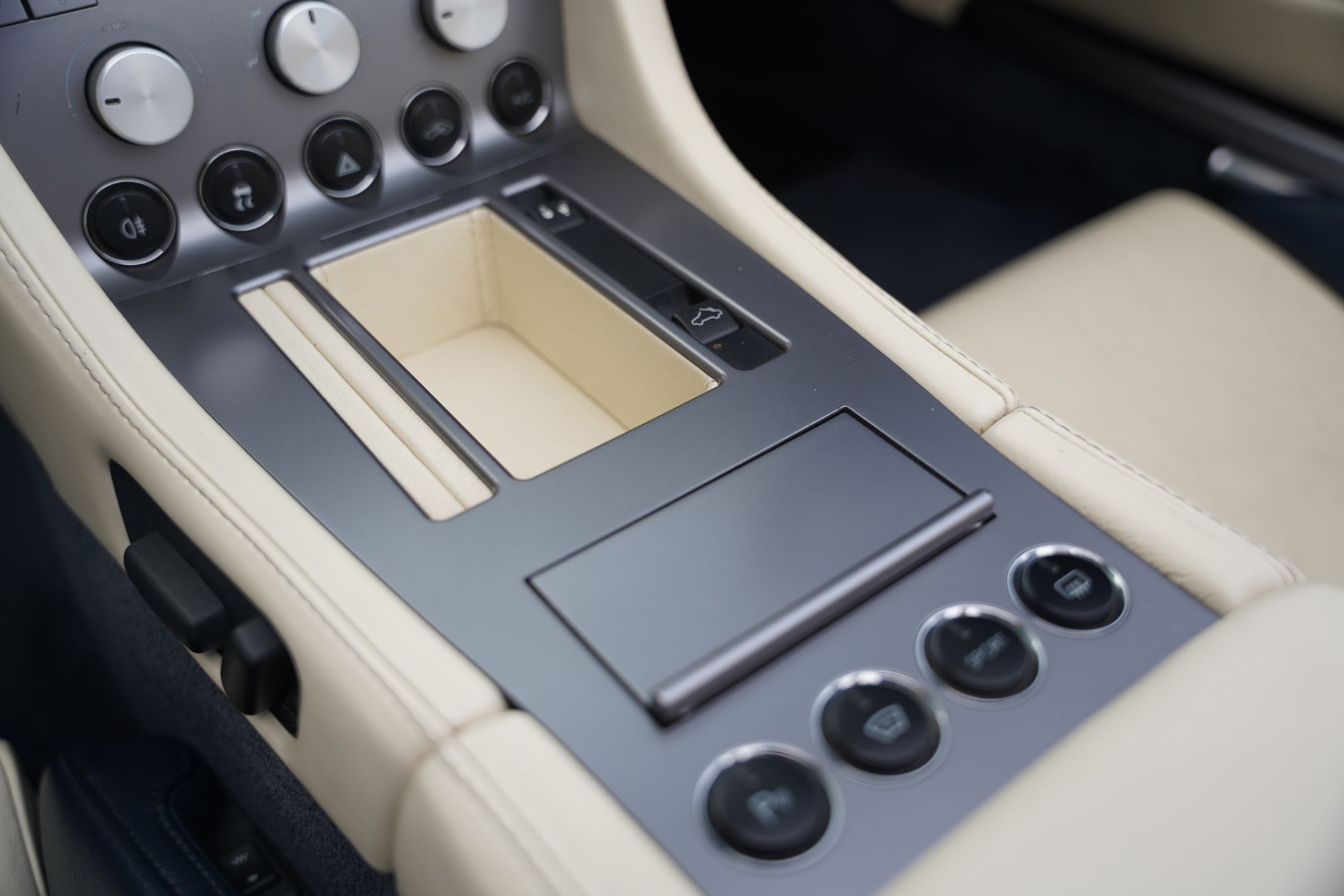 2006 Aston Martin DB9 Volante