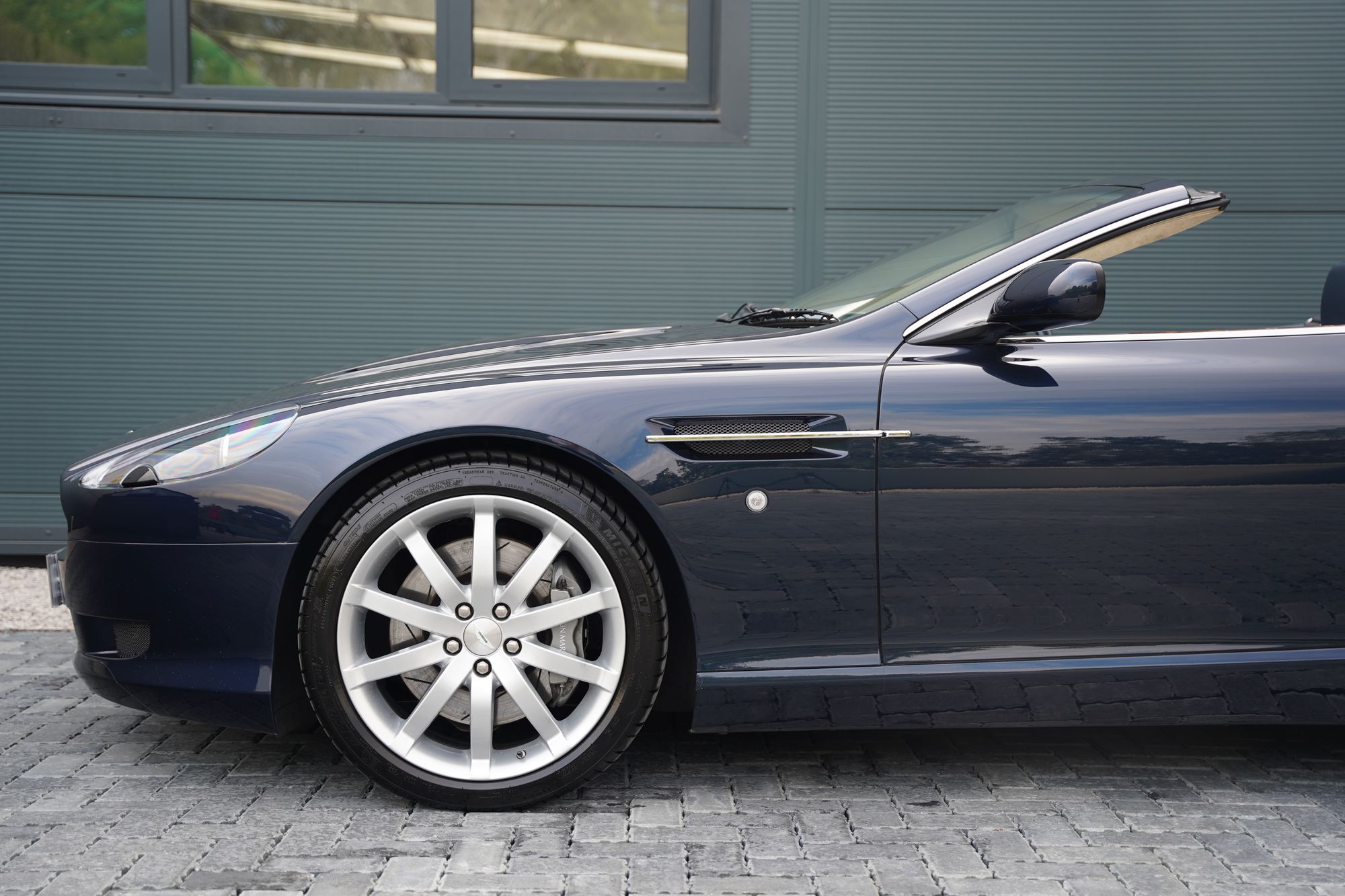 2006 Aston Martin DB9 Volante
