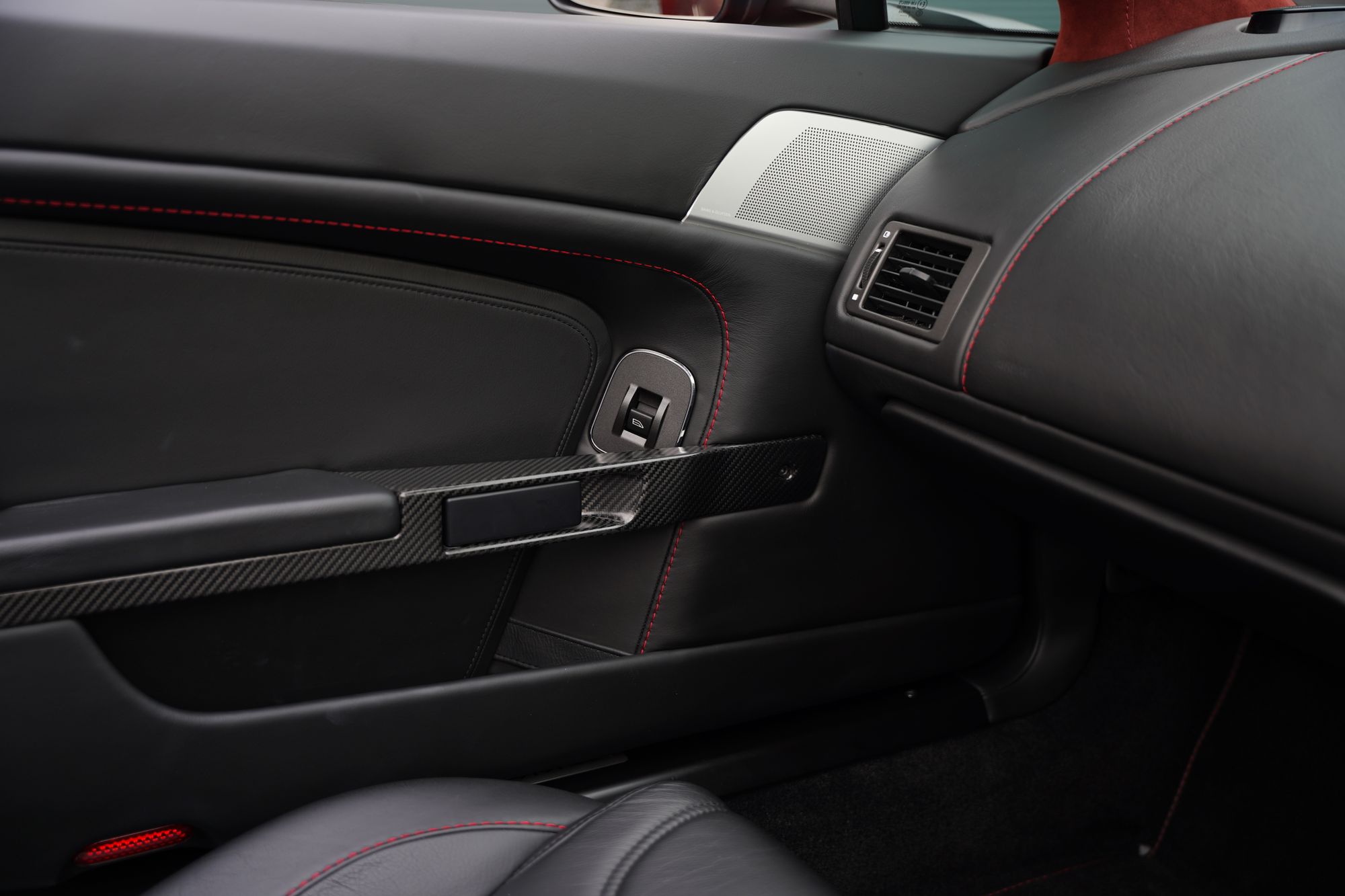 2012 Aston Martin V12 Vantage Roadster (Manual)