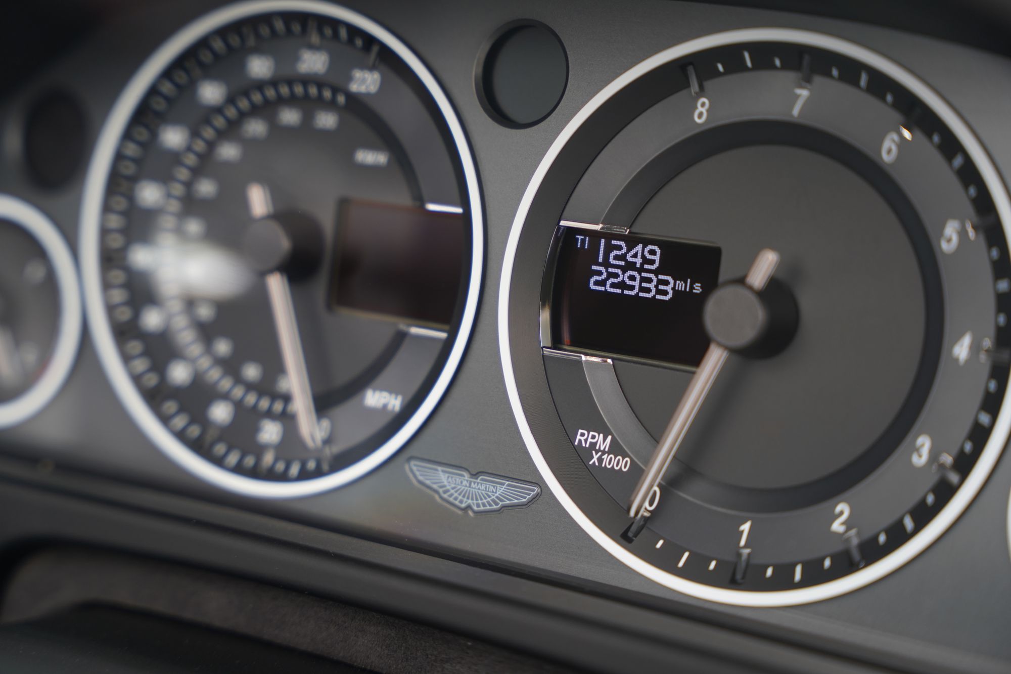 2012 Aston Martin V12 Vantage Roadster (Manual)