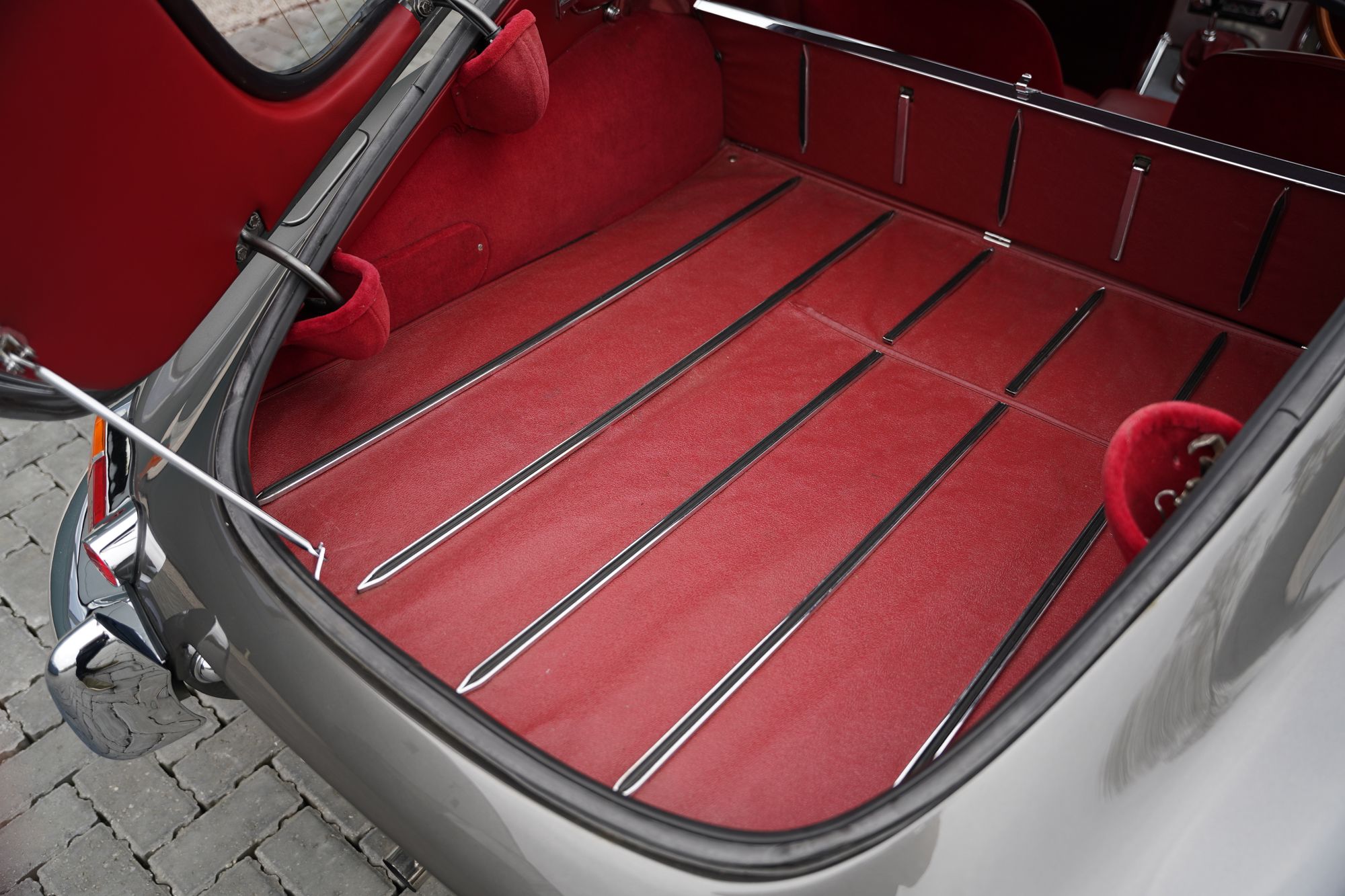 1963 Jaguar E-Type Series 1 3.8 FHC