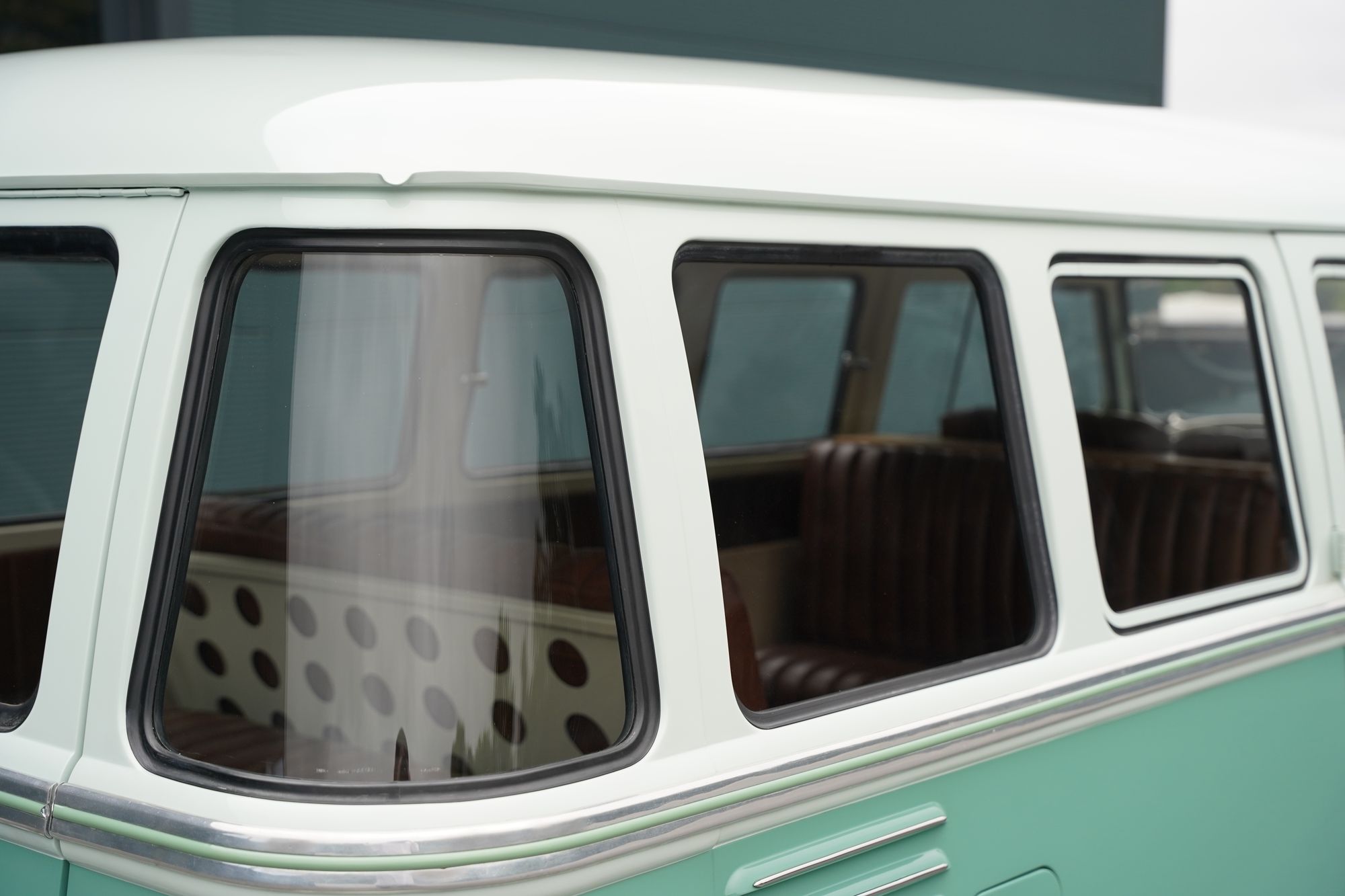 1962 Volkswagen Type 2 T1 15-Window Splitscreen Deluxe