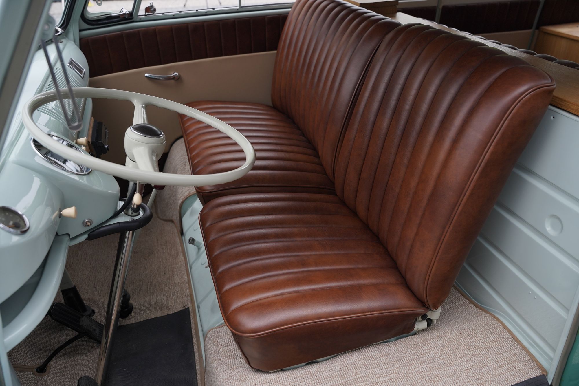1962 Volkswagen Type 2 T1 15-Window Splitscreen Deluxe