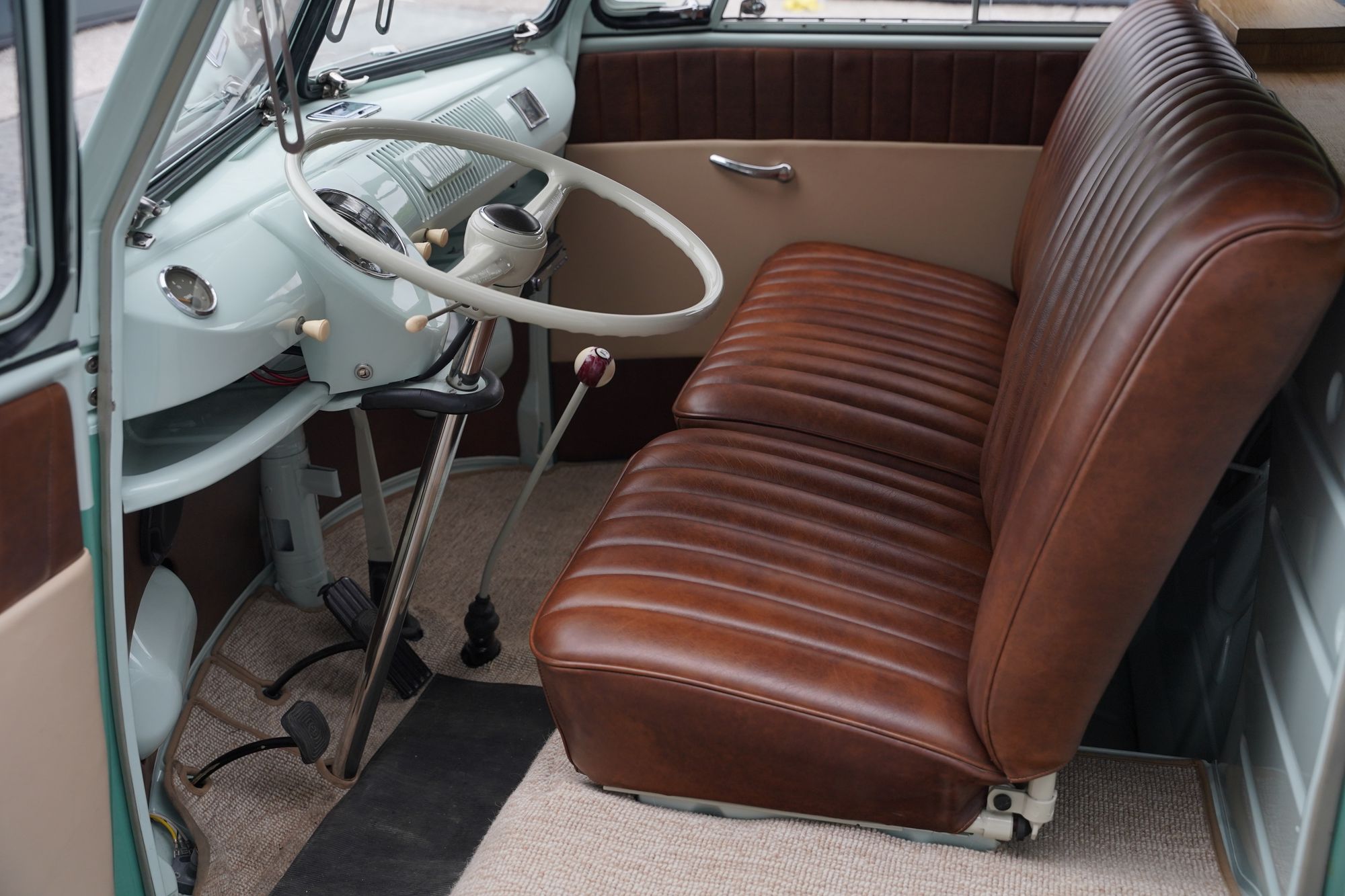 1962 Volkswagen Type 2 T1 15-Window Splitscreen Deluxe