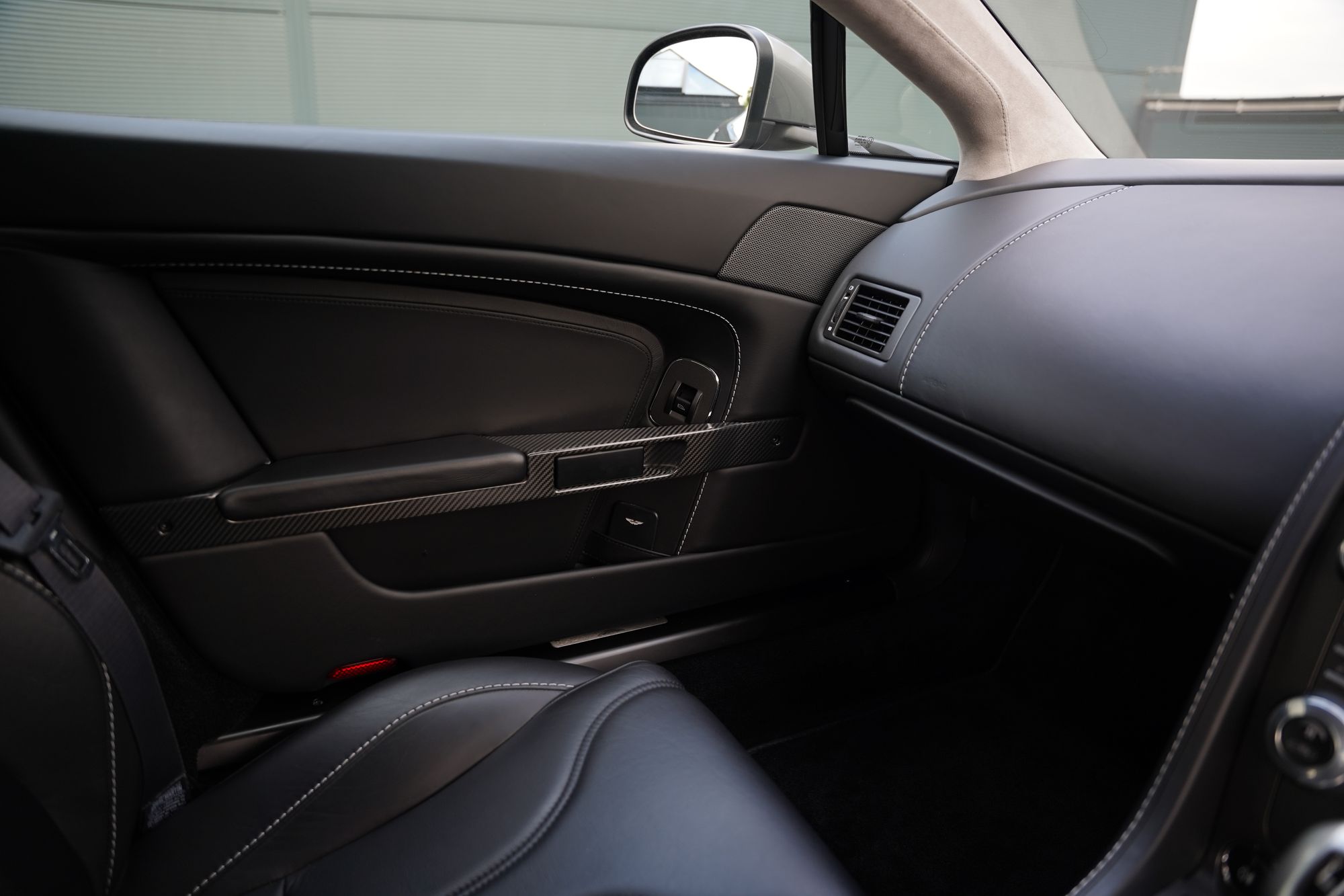 2012 Aston Martin V12 Vantage Manual
