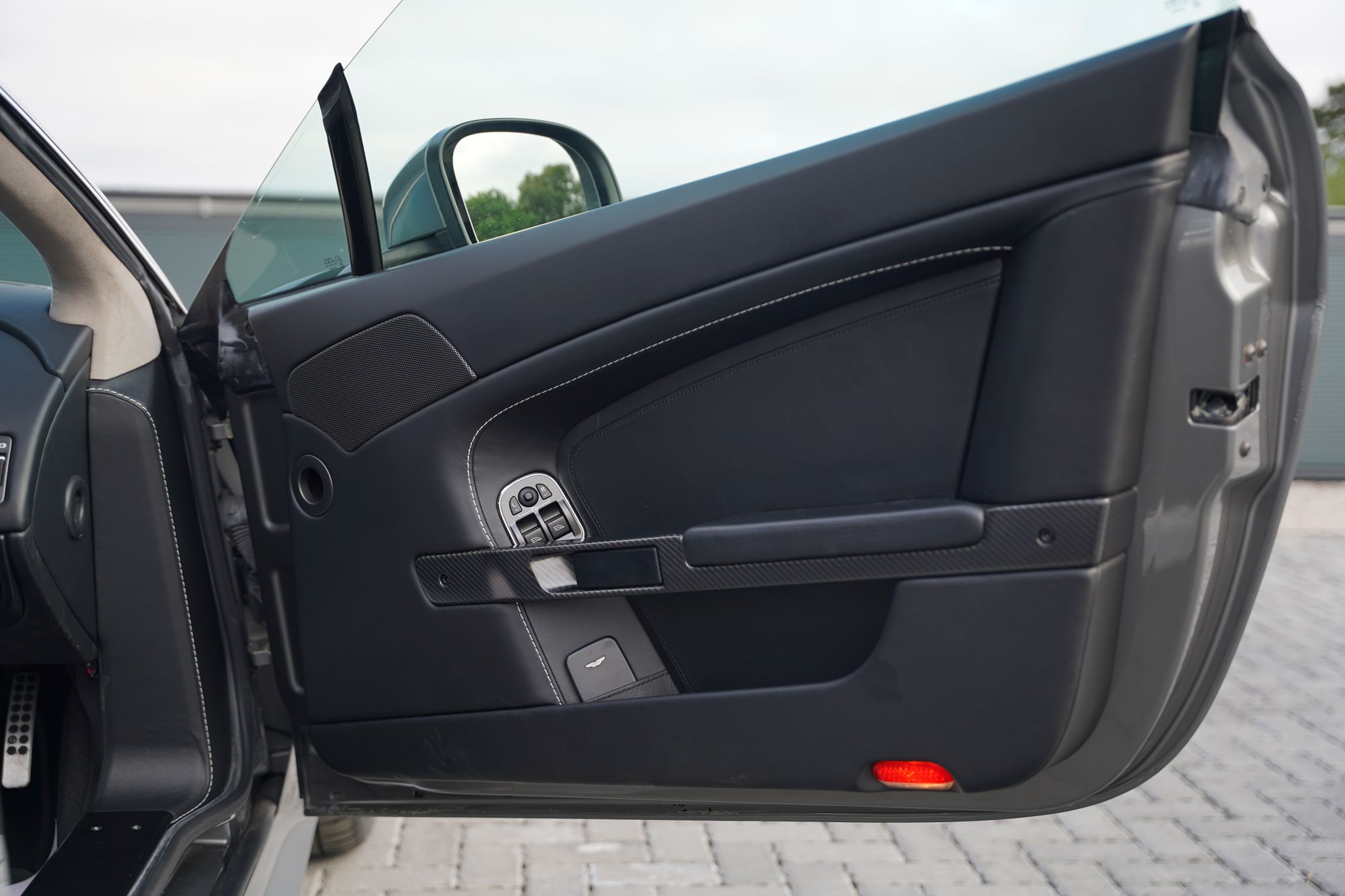 2012 Aston Martin V12 Vantage Manual