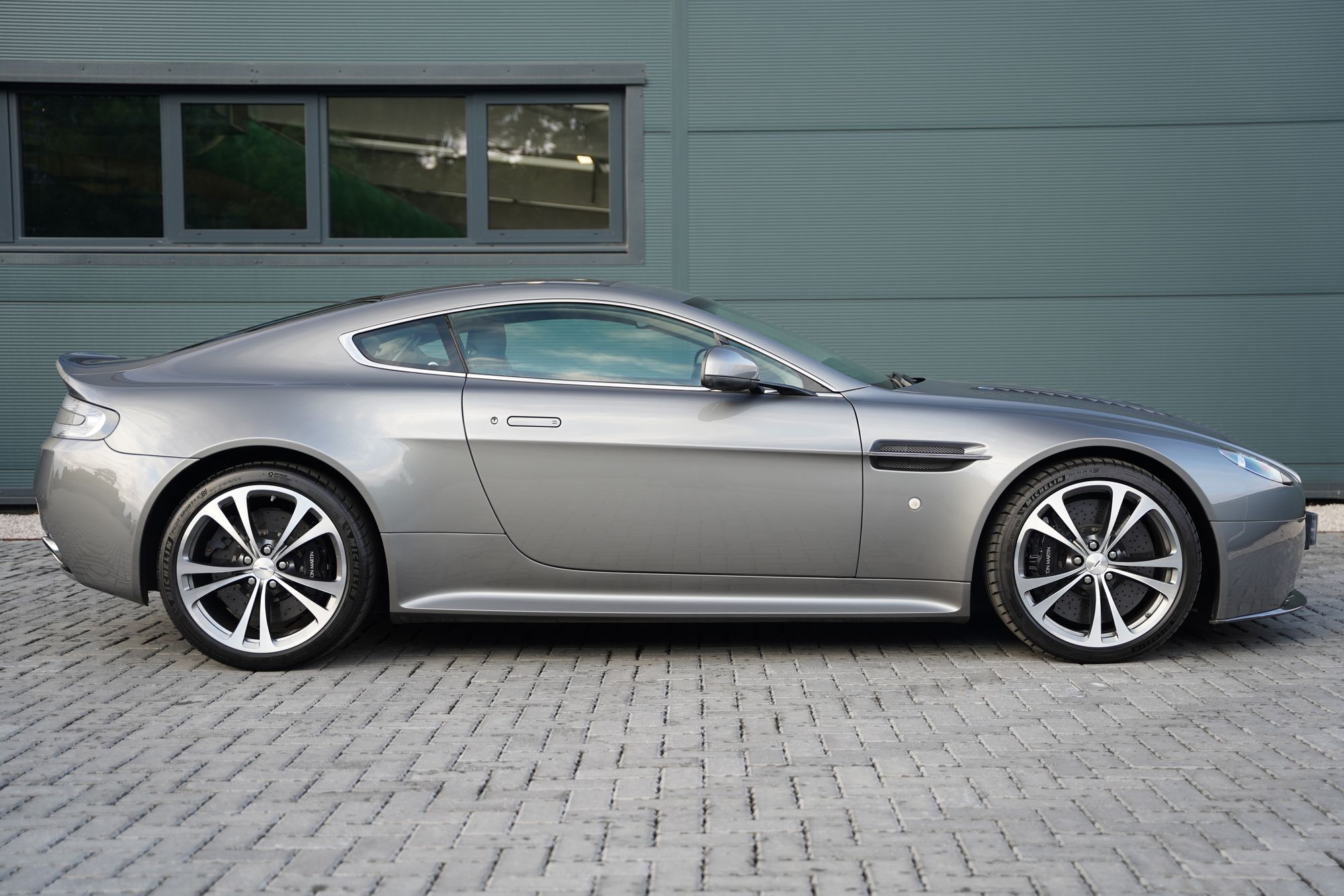 2012 Aston Martin V12 Vantage Manual