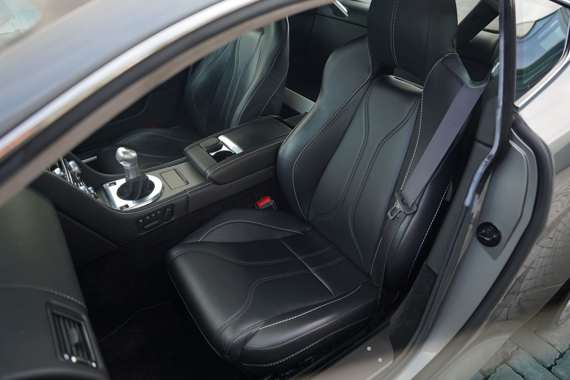 2012 Aston Martin V12 Vantage Manual