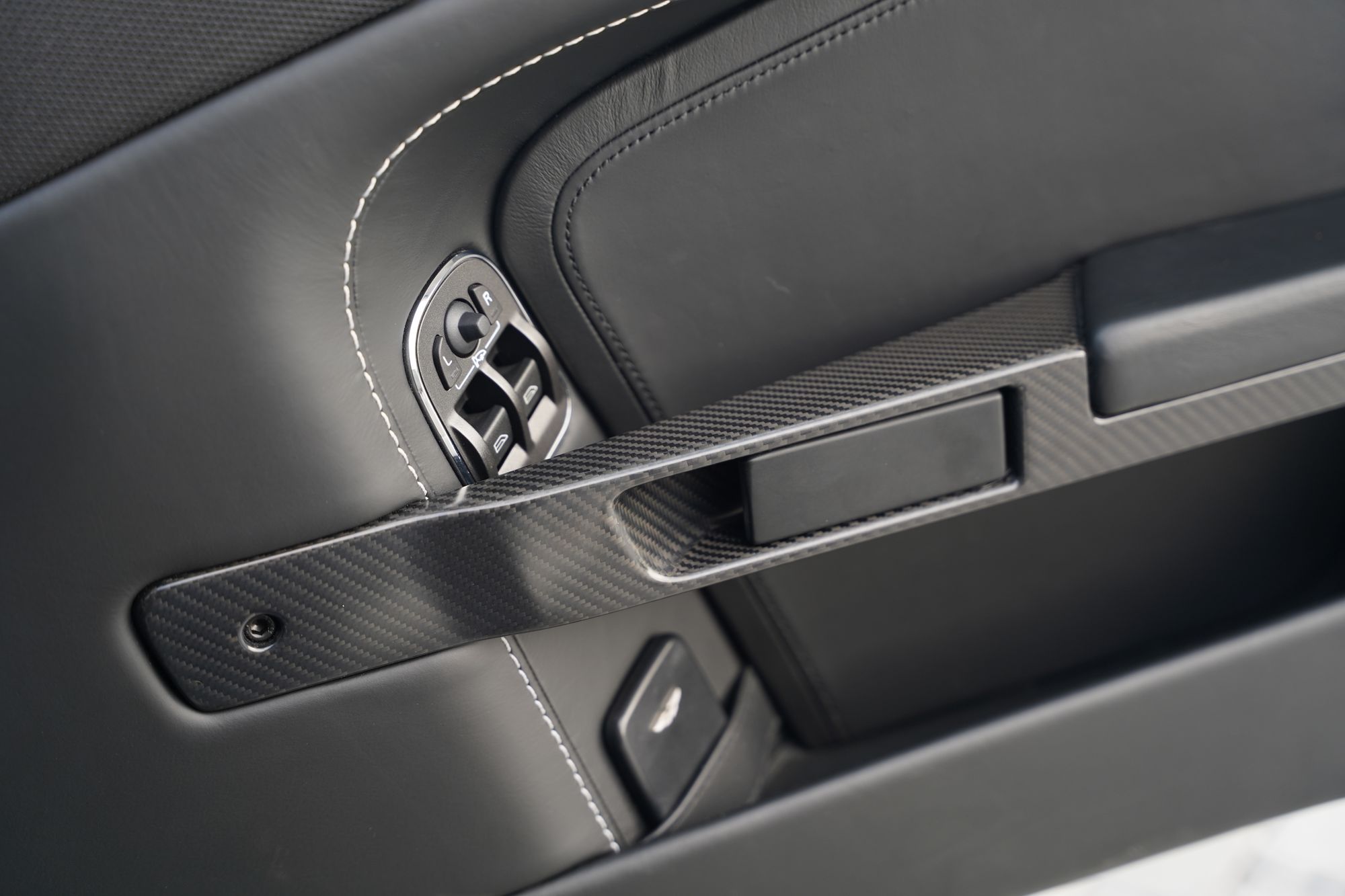 2012 Aston Martin V12 Vantage Manual