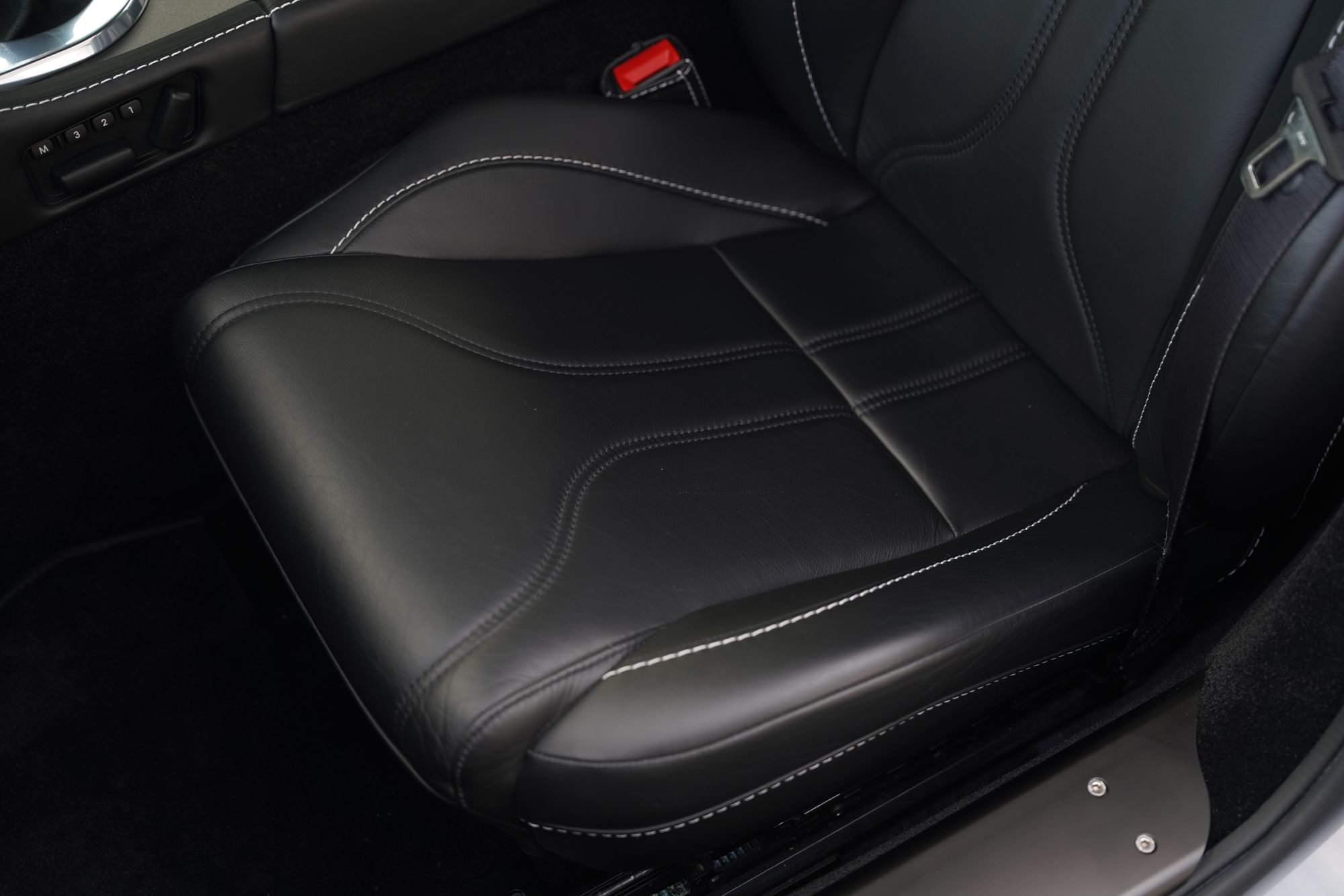 2012 Aston Martin V12 Vantage Manual