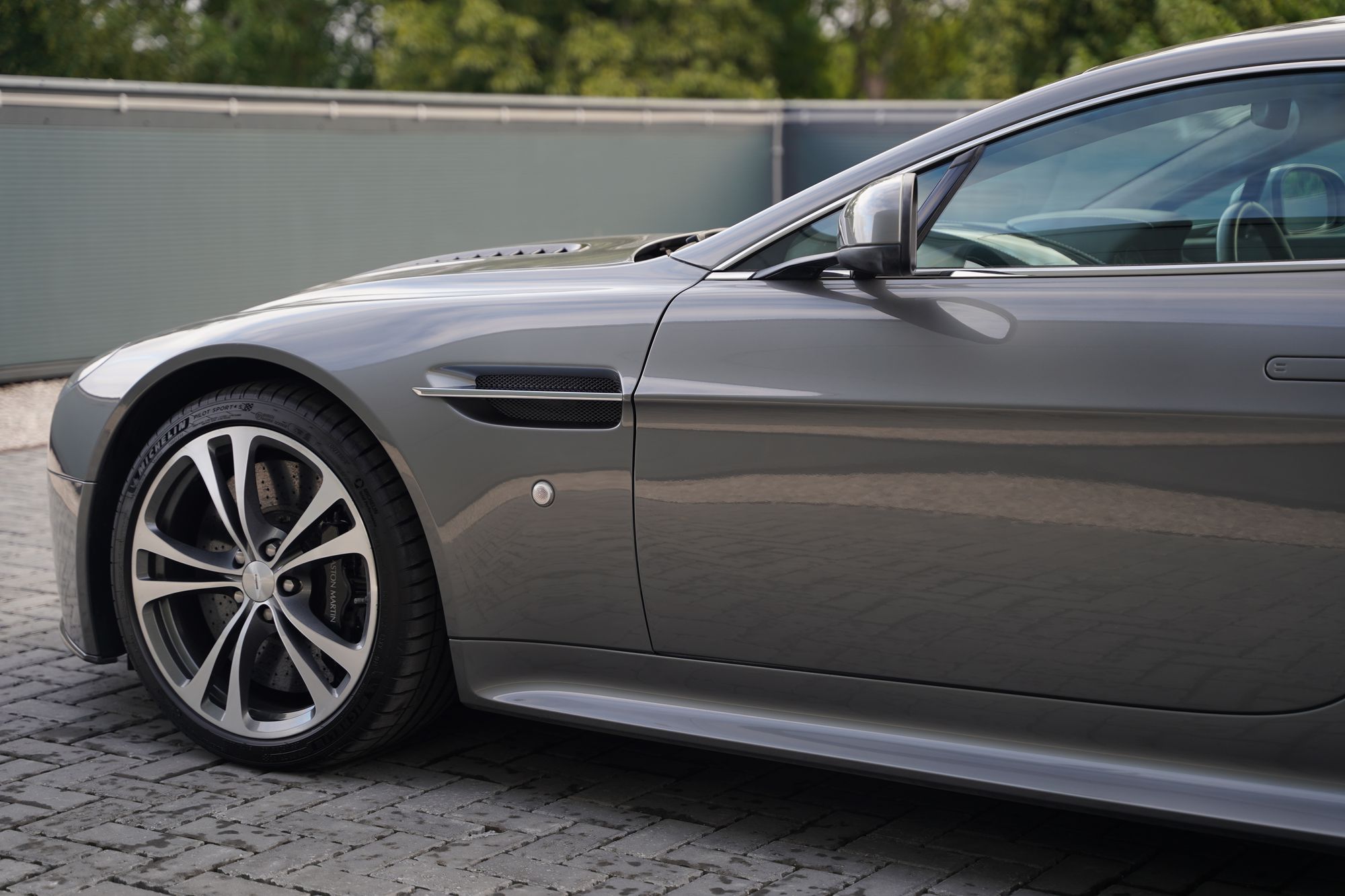 2012 Aston Martin V12 Vantage Manual