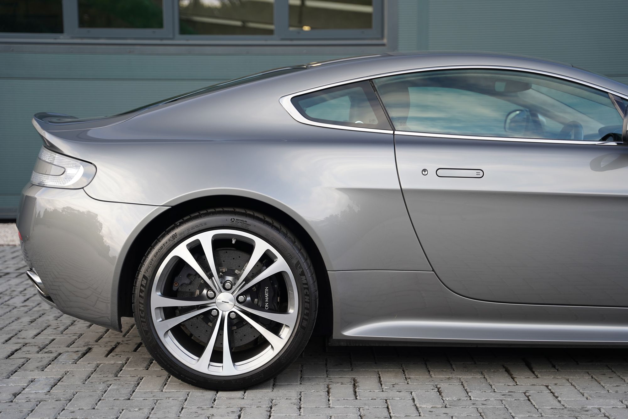2012 Aston Martin V12 Vantage Manual