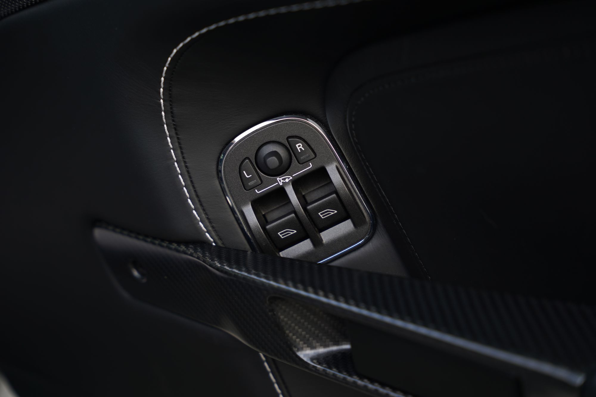 2012 Aston Martin V12 Vantage Manual