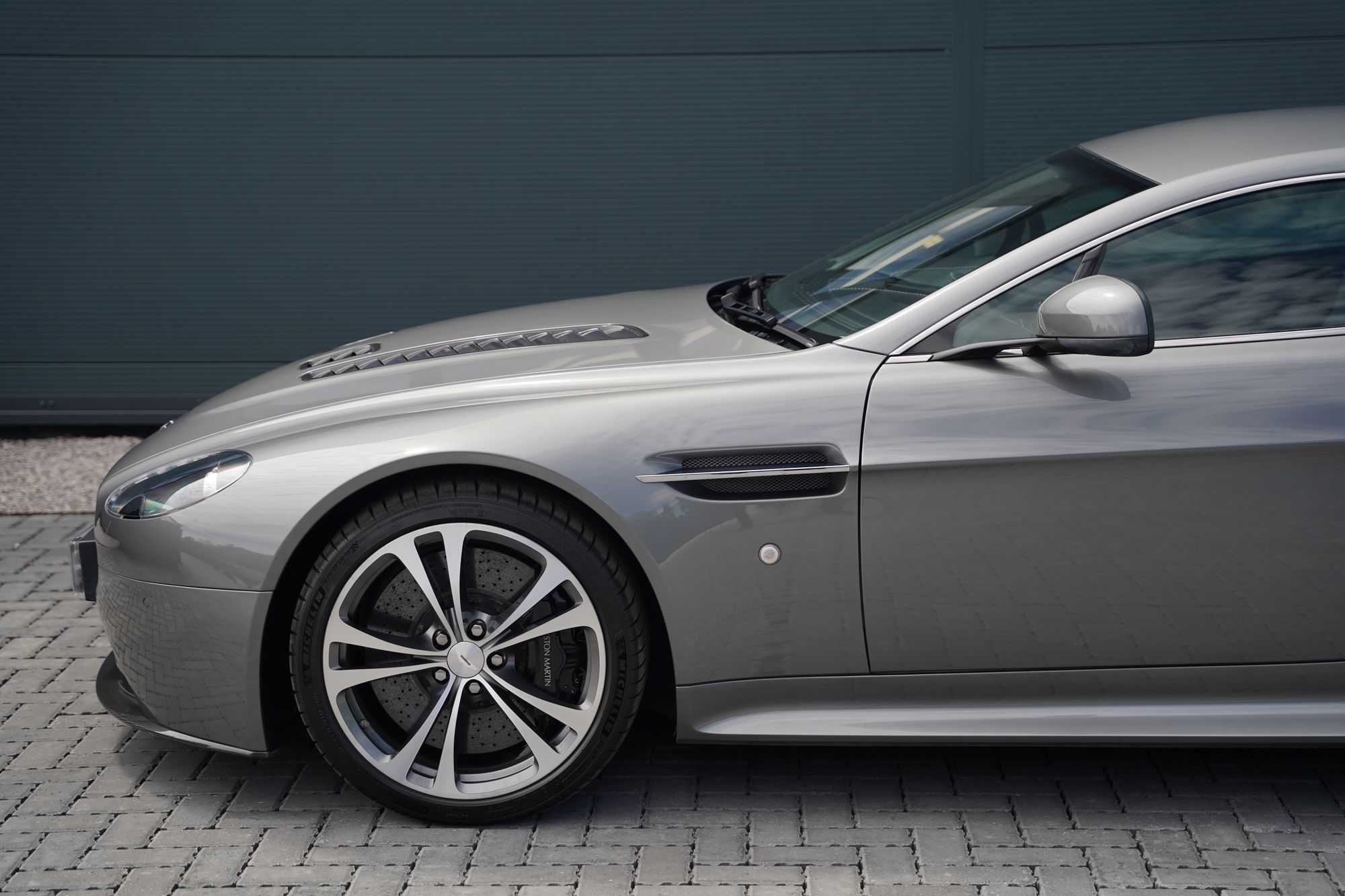 2012 Aston Martin V12 Vantage Manual