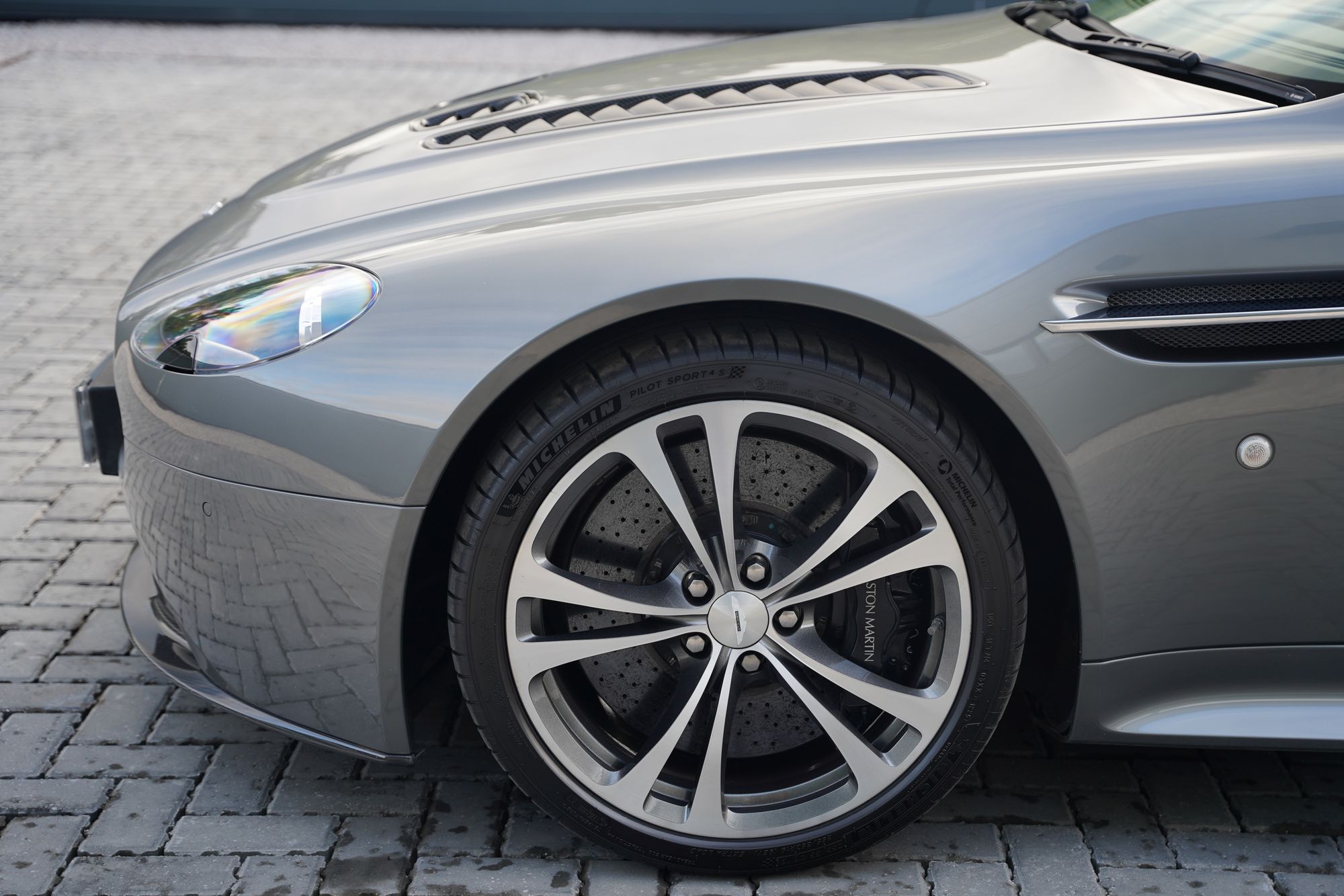 2012 Aston Martin V12 Vantage Manual